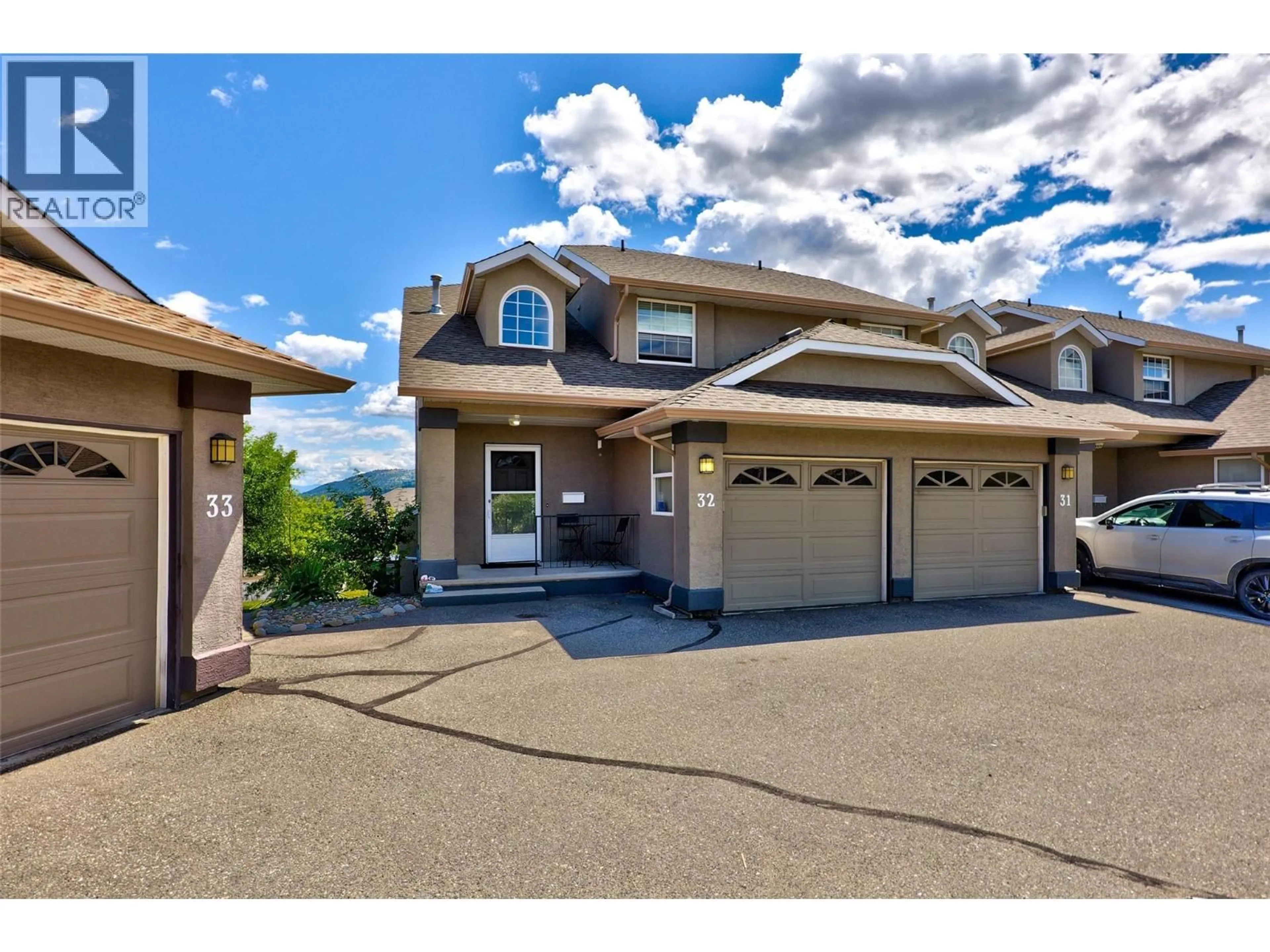 A pic from outside/outdoor area/front of a property/back of a property/a pic from drone, mountain view for 32 - 1750 MCKINLEY COURT, Kamloops British Columbia V2E2N5