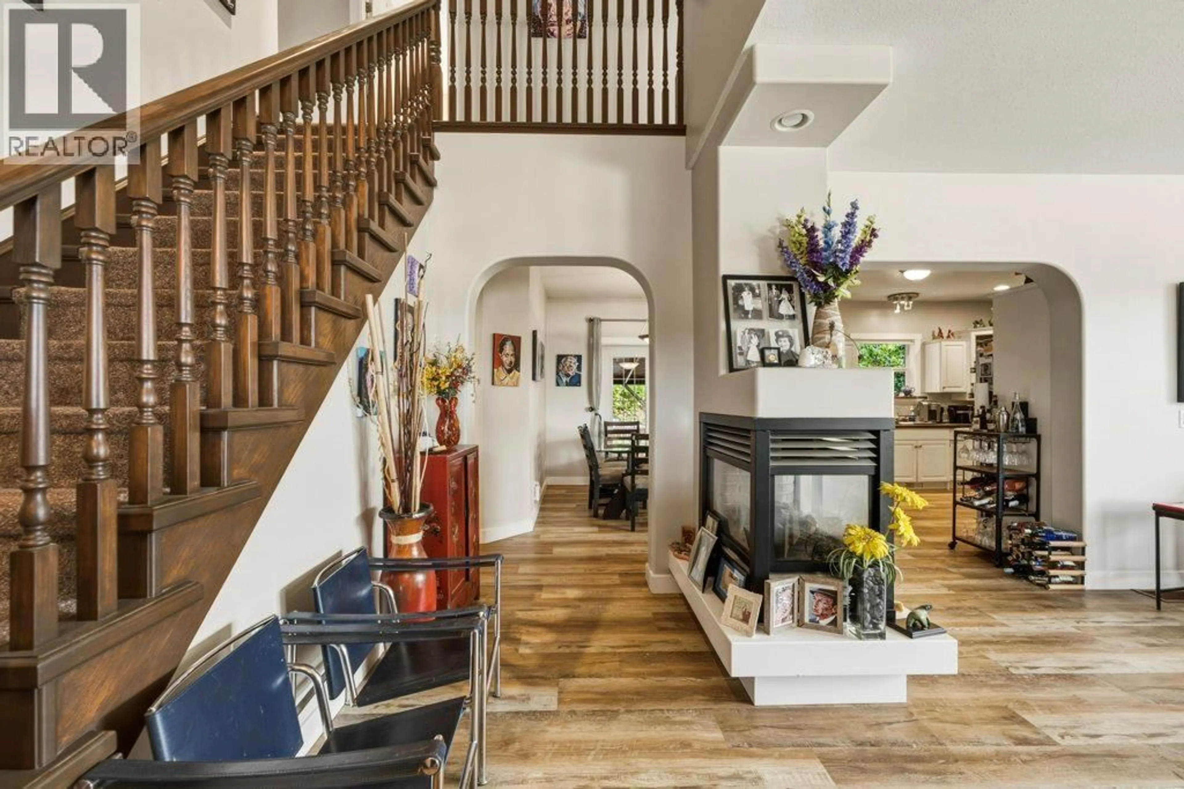 Indoor foyer for 28 - 900 10 AVENUE SOUTHEAST, Salmon Arm British Columbia V1E2W6