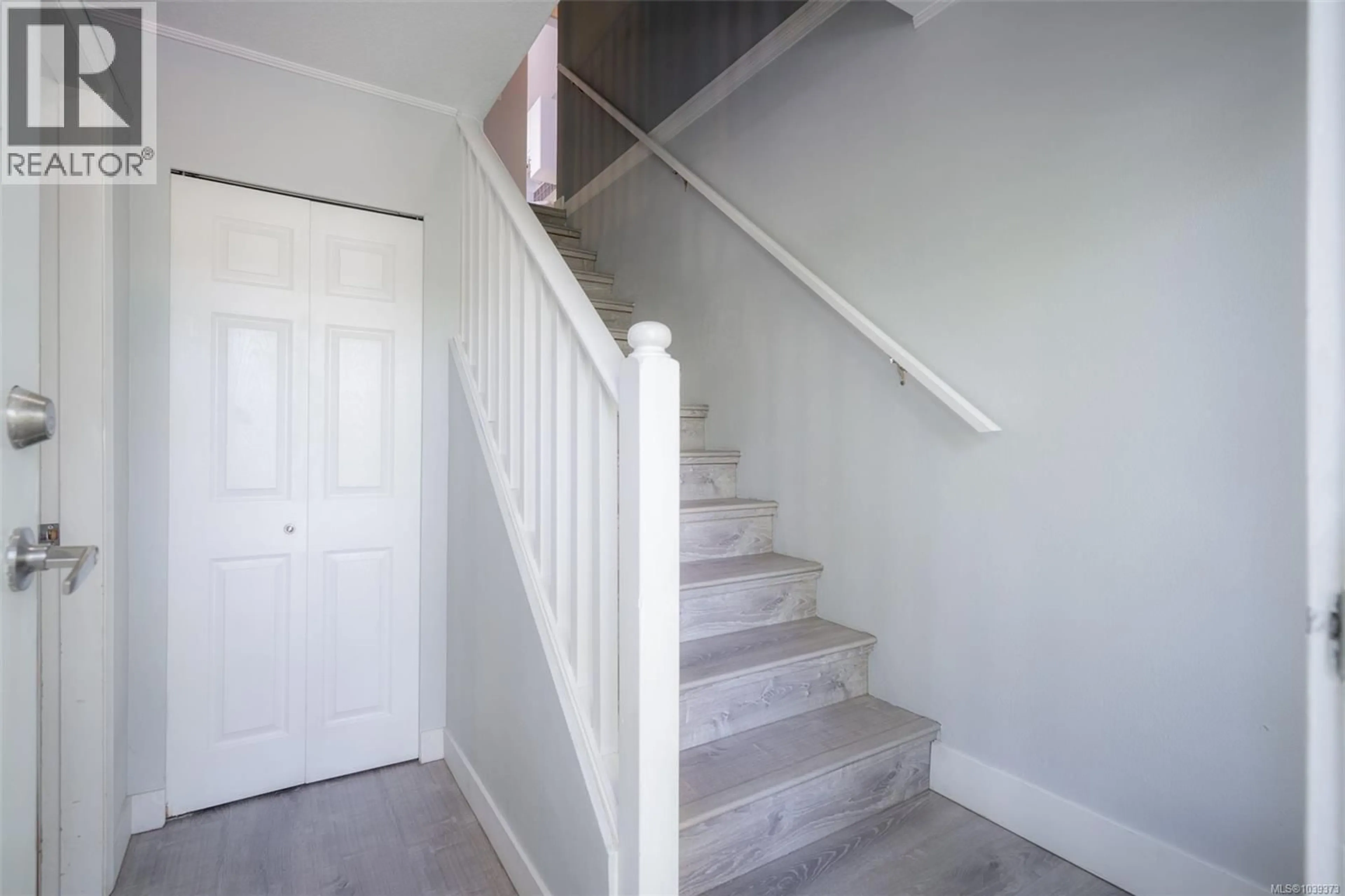Stairs for 60 PORTER ROAD, Nanaimo British Columbia V9X1B6