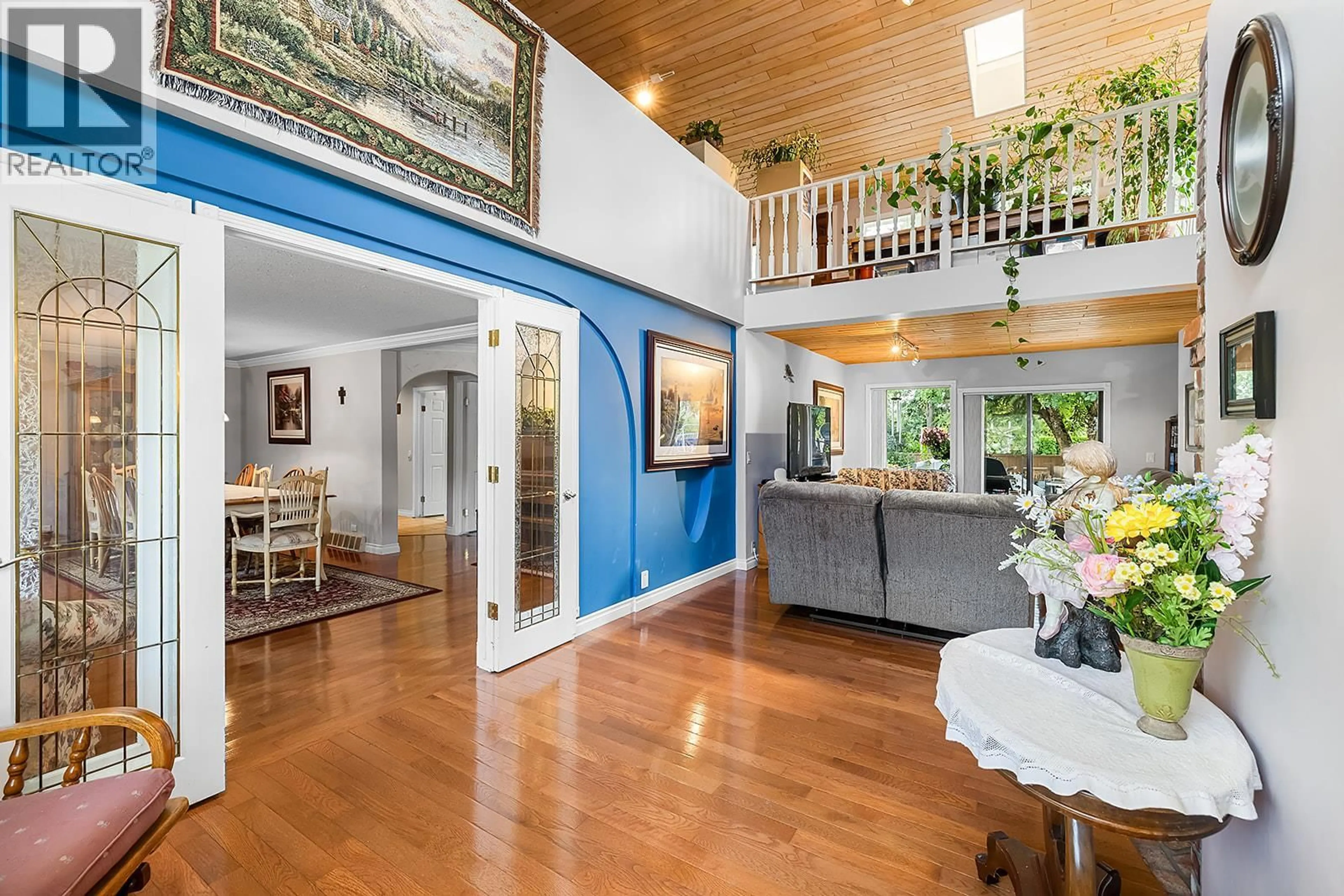 Indoor entryway for 2103 ASH STREET, Creston British Columbia V0B1G5