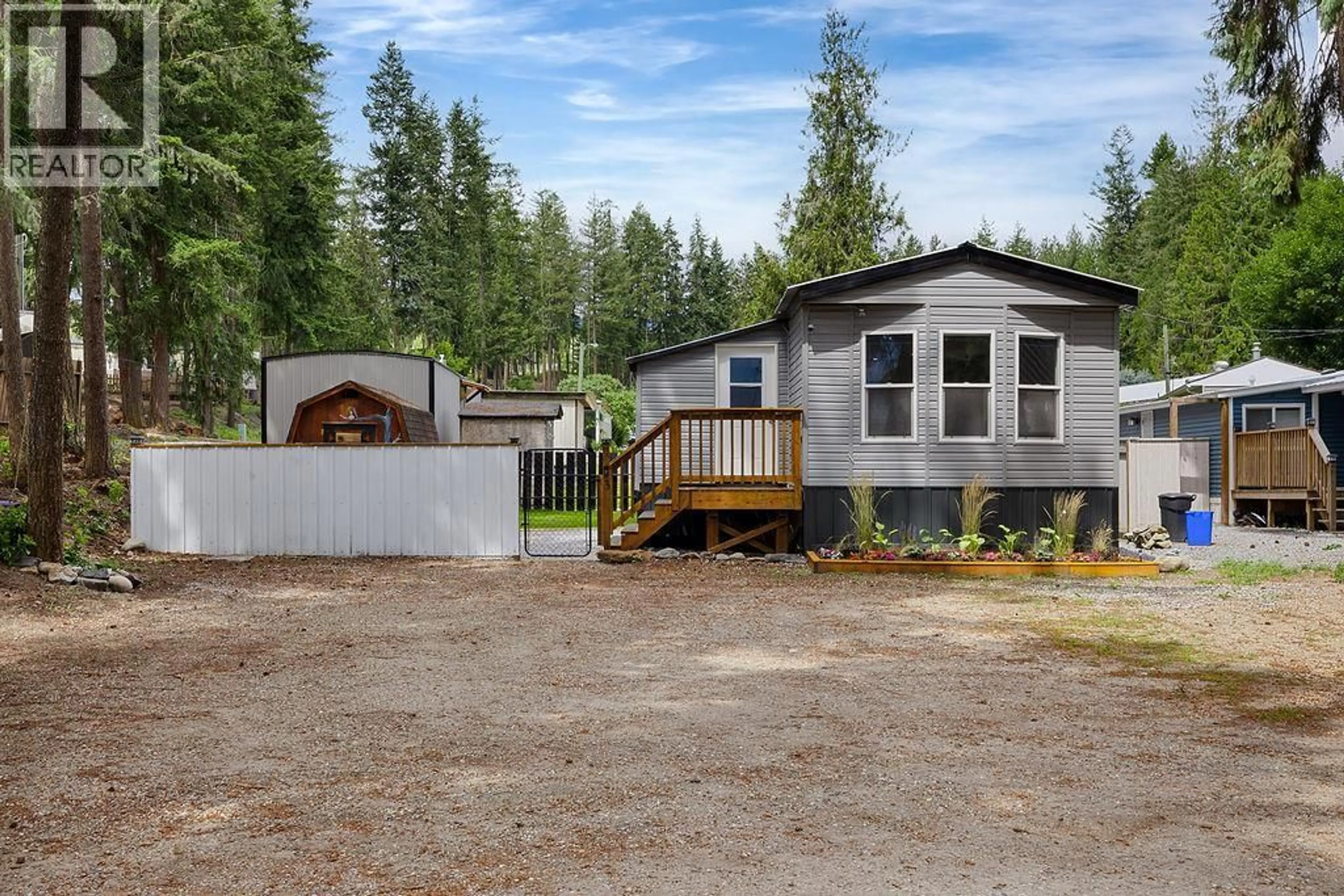 Home with vinyl exterior material, unknown for 3 - 6588 97A HIGHWAY, Enderby British Columbia V4Y4G8