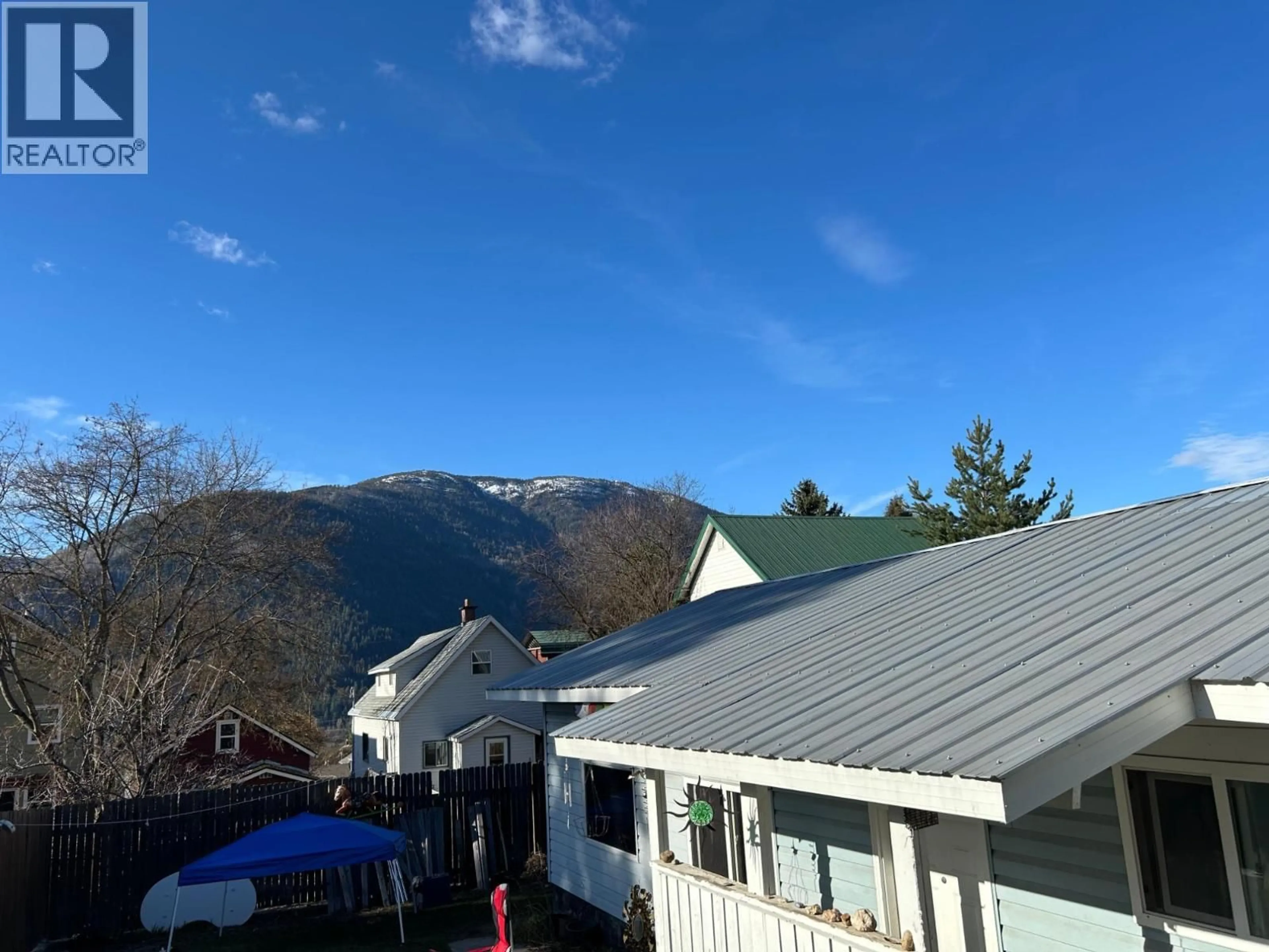 A pic from outside/outdoor area/front of a property/back of a property/a pic from drone, mountain view for 311 GORE STREET, Nelson British Columbia V1L5B8