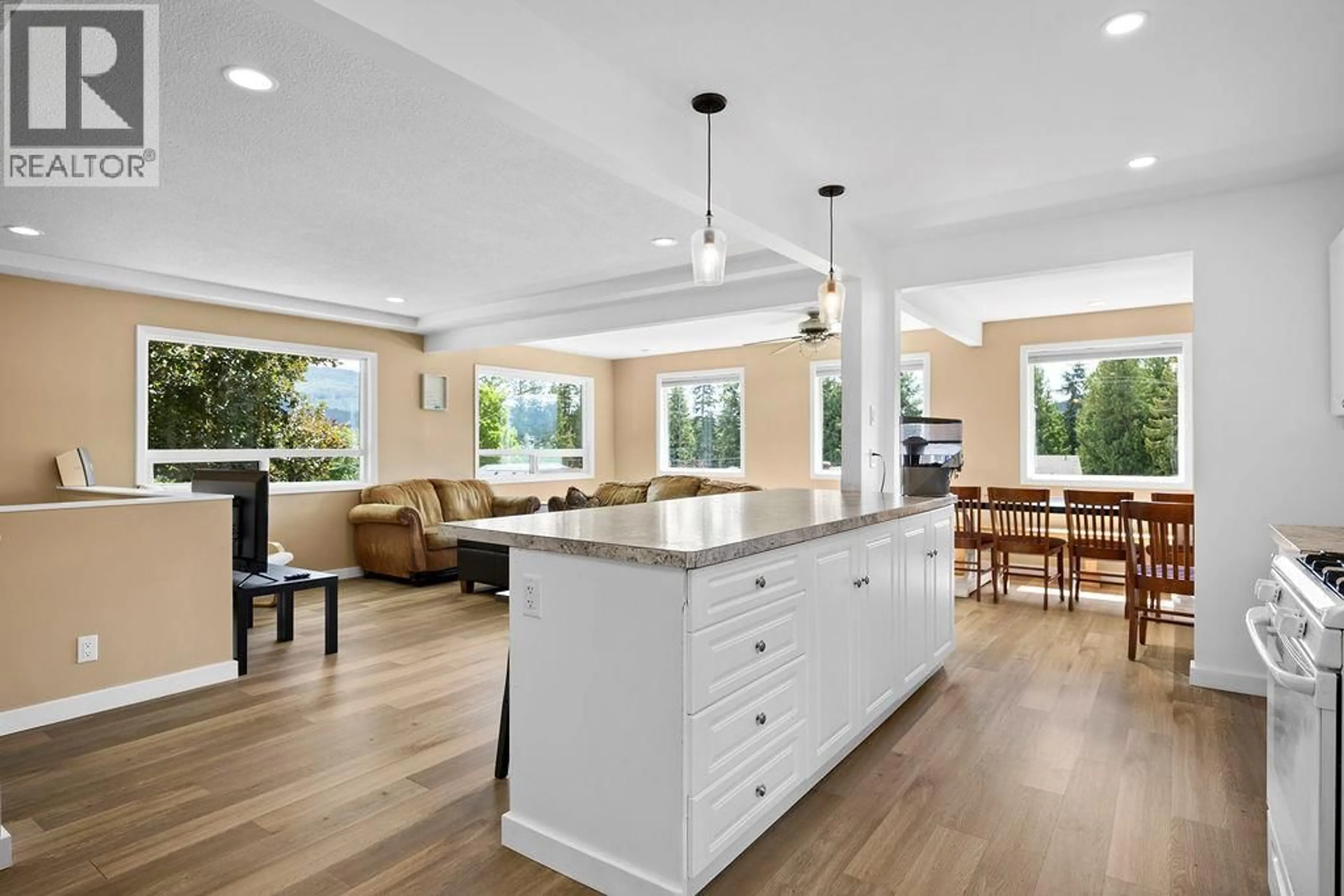 Open concept kitchen, ceramic/tile floor for 1731 36TH STREET, Salmon Arm British Columbia V1E2Z2
