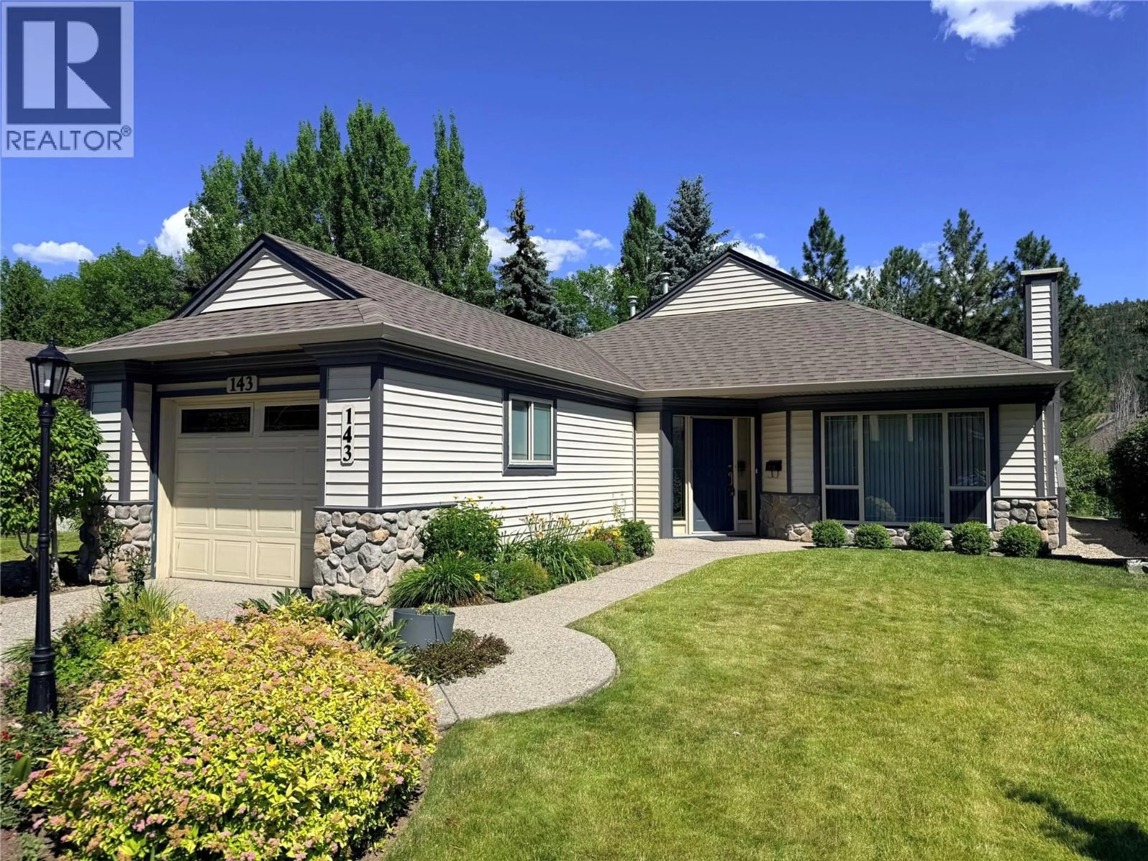 Home with vinyl exterior material, street for 143 - 550 YATES ROAD, Kelowna British Columbia V1V1Z4