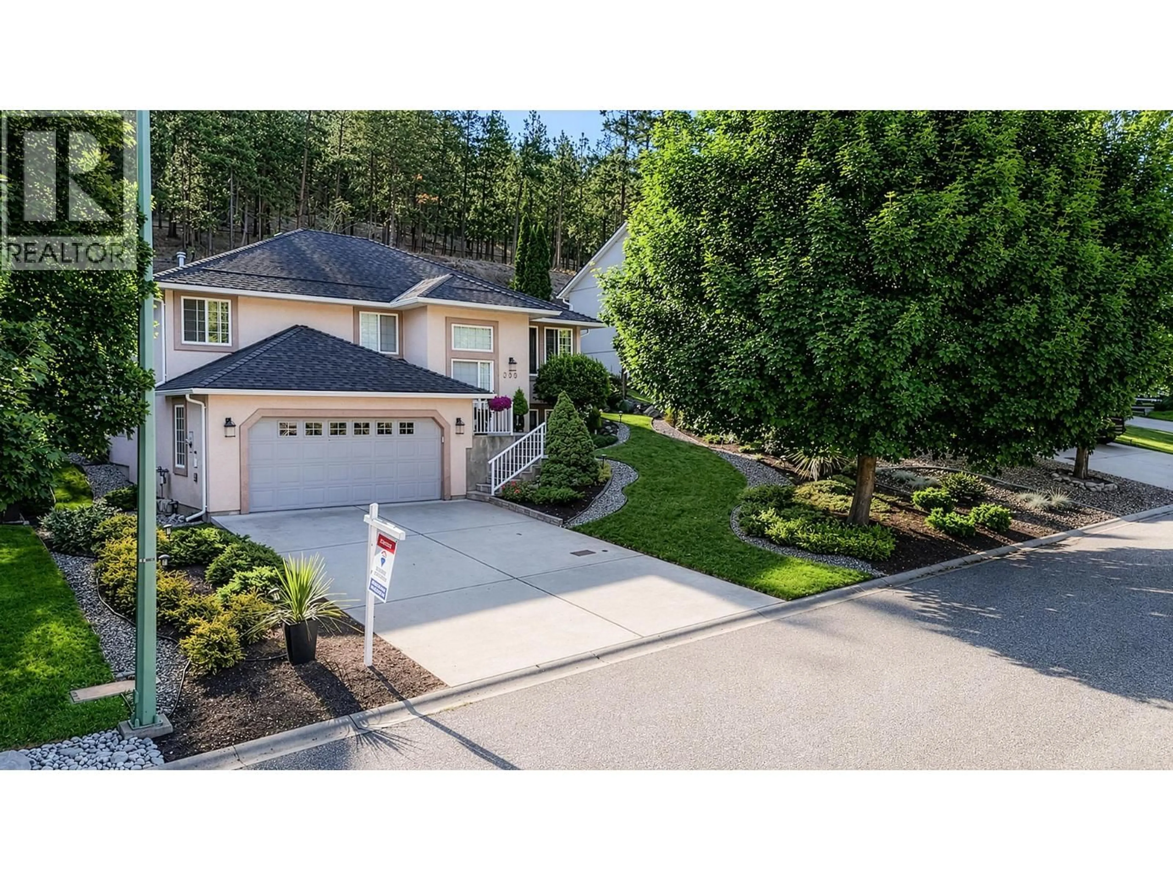 A pic from outside/outdoor area/front of a property/back of a property/a pic from drone, street for 393 RIO DRIVE SOUTH, Kelowna British Columbia V1V2L2