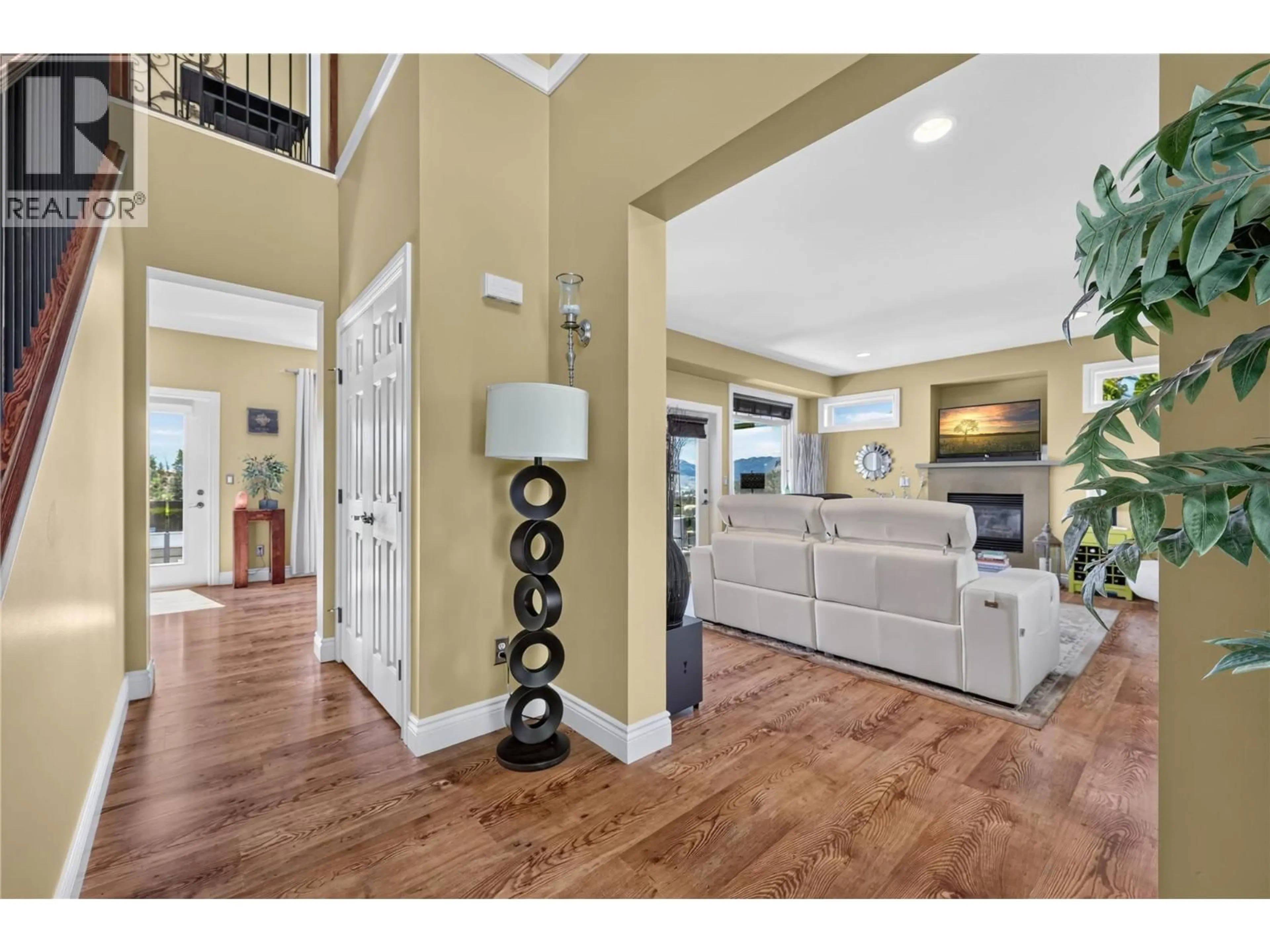 Indoor entryway for 1124 PEAK POINT DRIVE, West Kelowna British Columbia V1Z4A9
