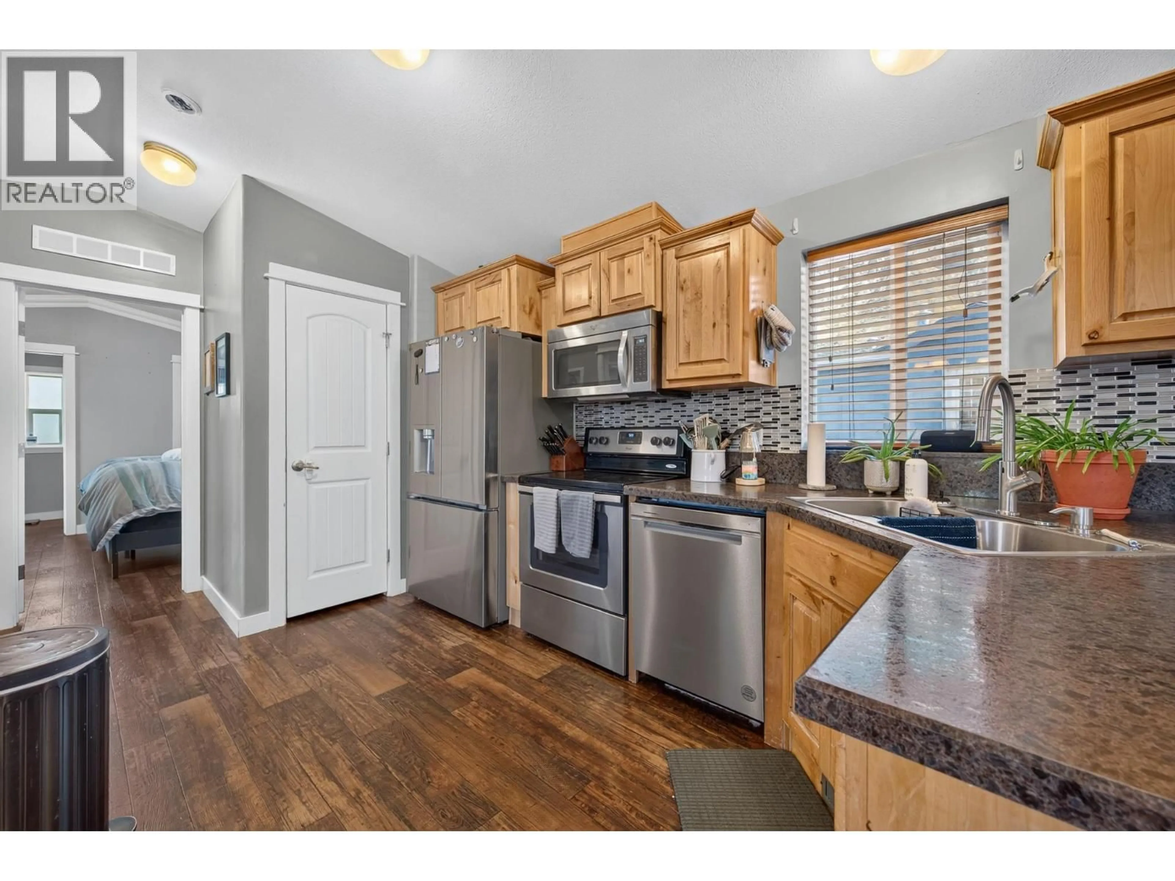 Standard kitchen, unknown for 6 - 712 SHUSWAP ROAD EAST, Kamloops British Columbia V2H0C8