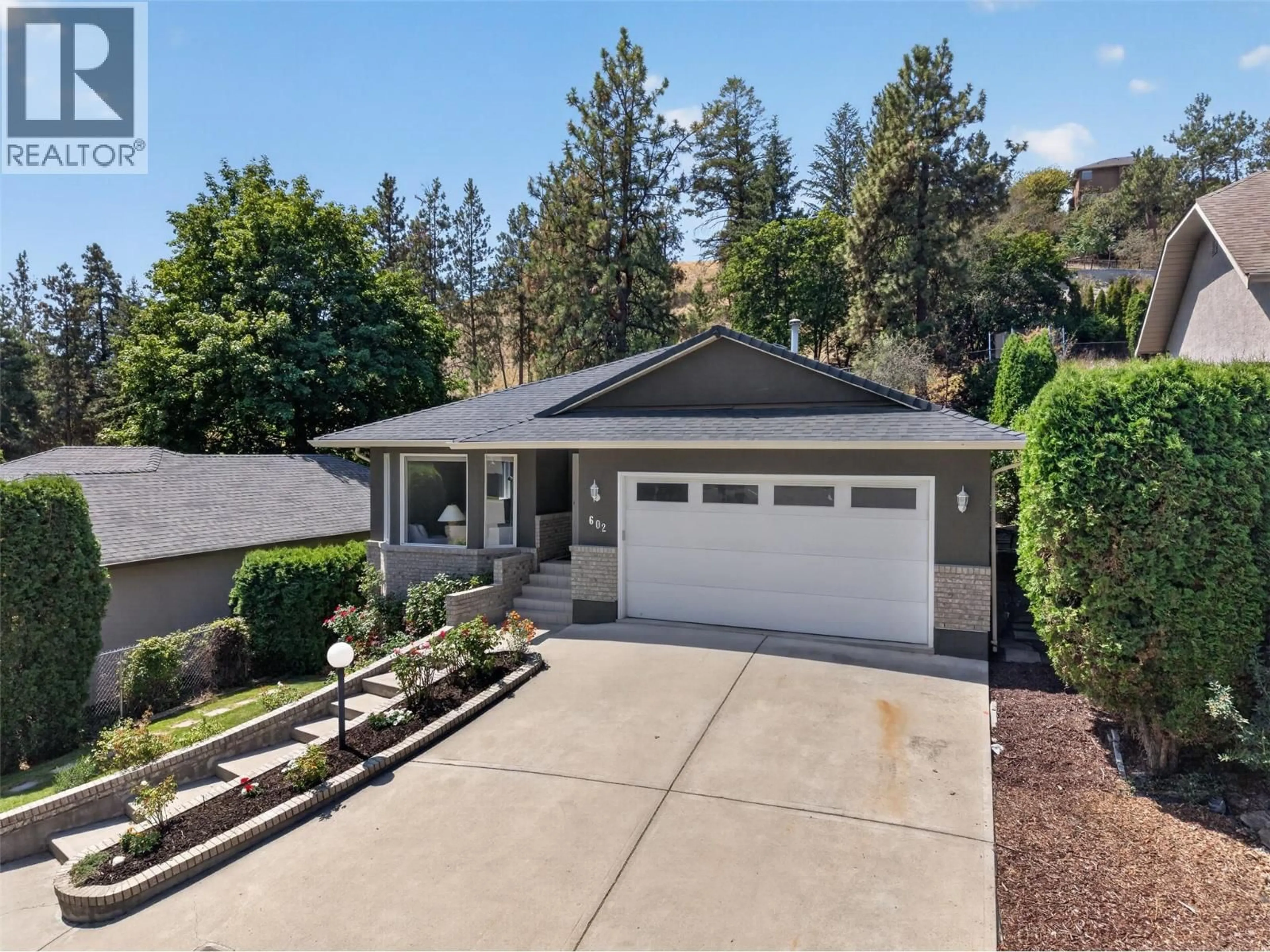 Home with vinyl exterior material, street for 602 GLENMEADOWS ROAD, Kelowna British Columbia V1V1P3