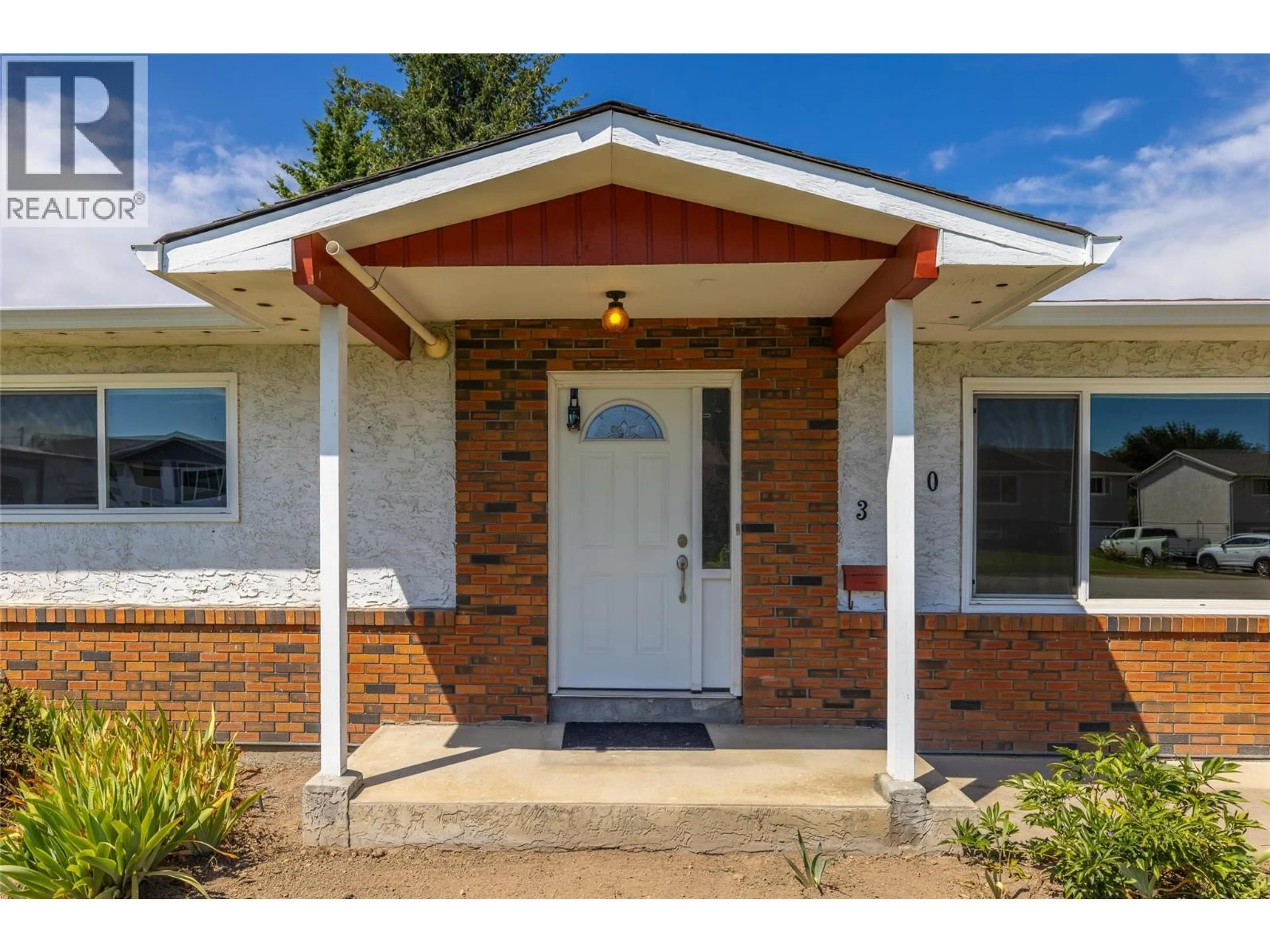 Home with vinyl exterior material, street for 300 PATTERSON ROAD, Kelowna British Columbia V1X2L2