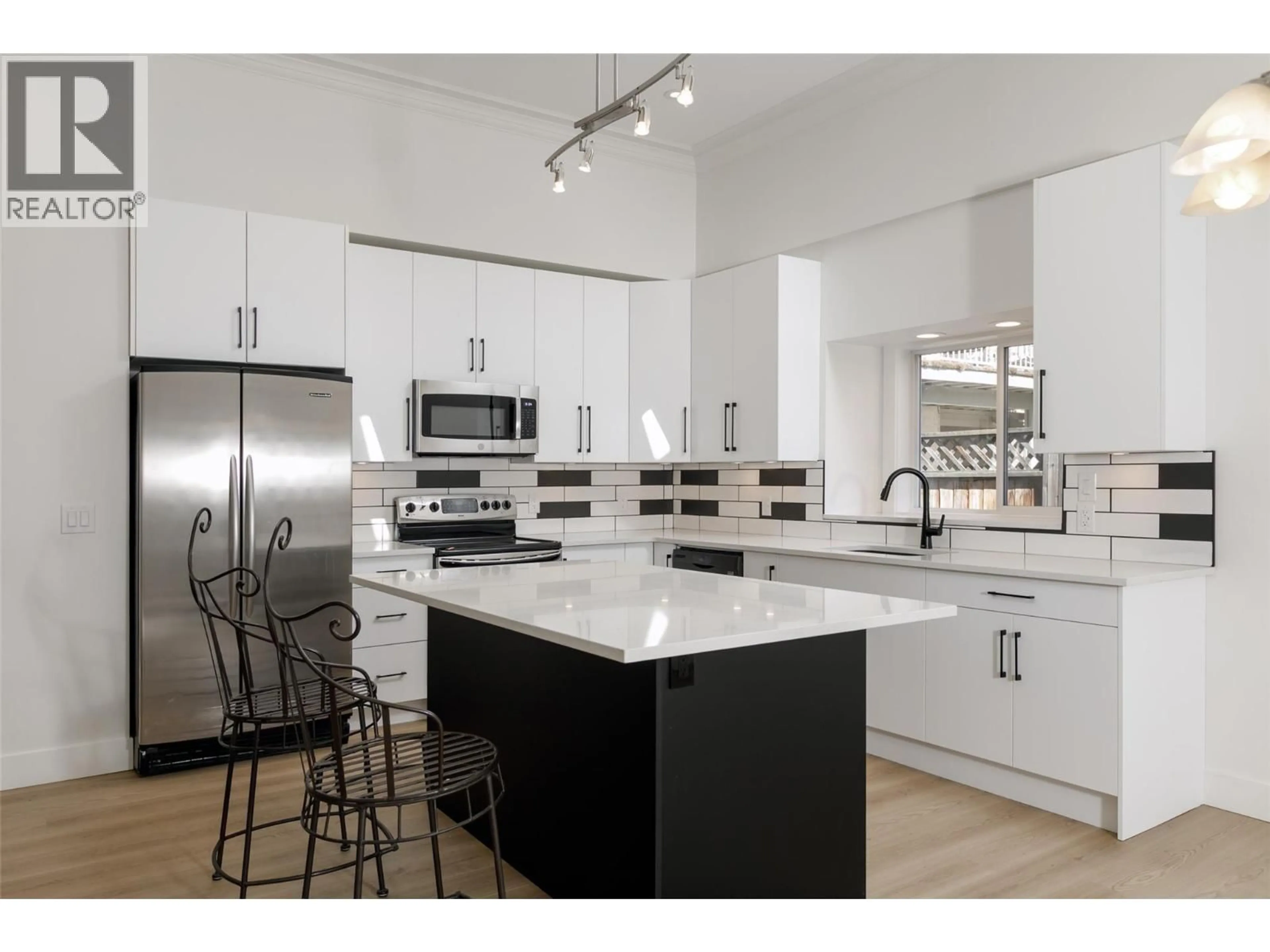 Open concept kitchen, unknown for 2929 RICHTER STREET, Kelowna British Columbia V1Y2R8