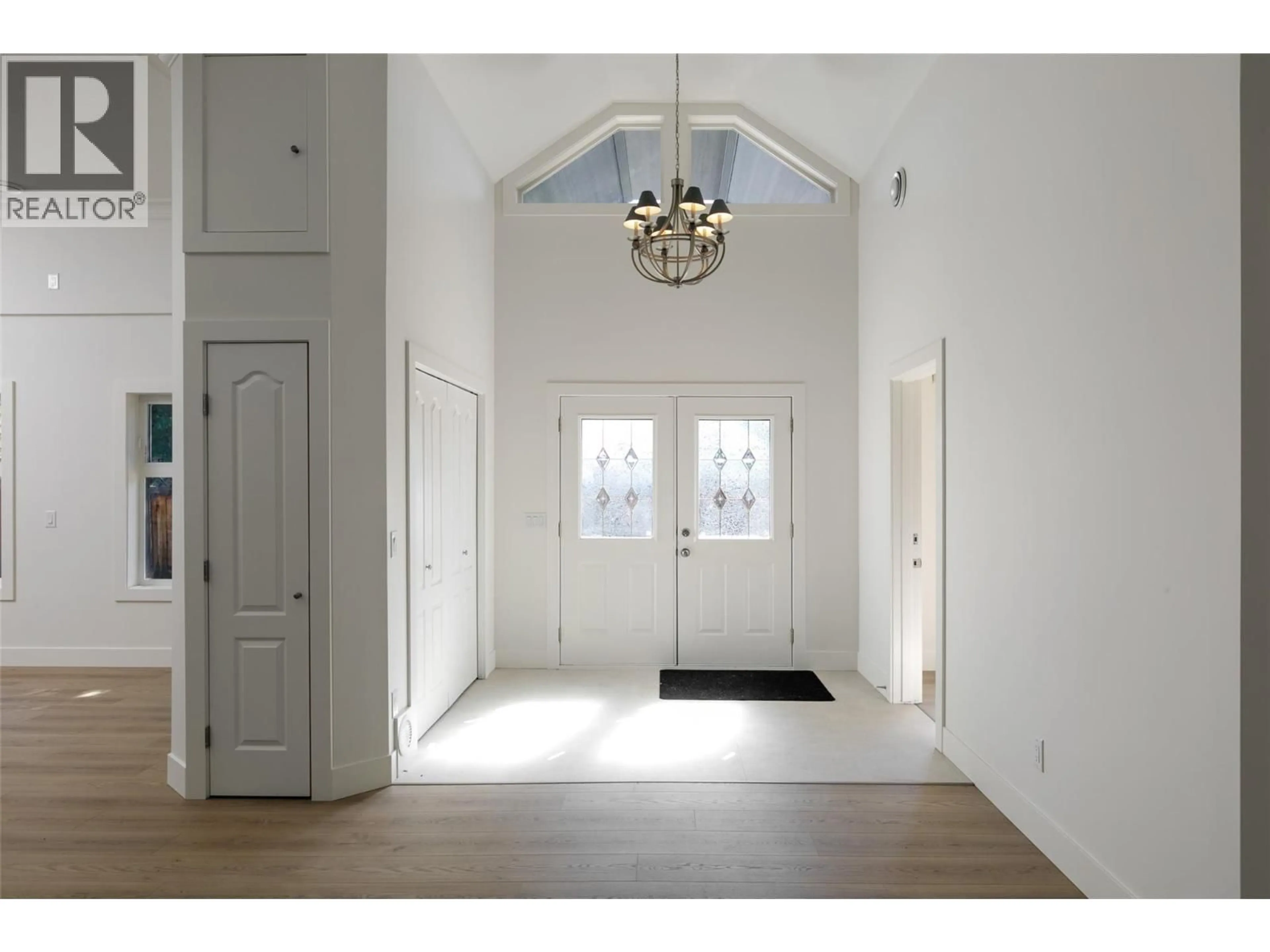 Indoor entryway for 2929 RICHTER STREET, Kelowna British Columbia V1Y2R8