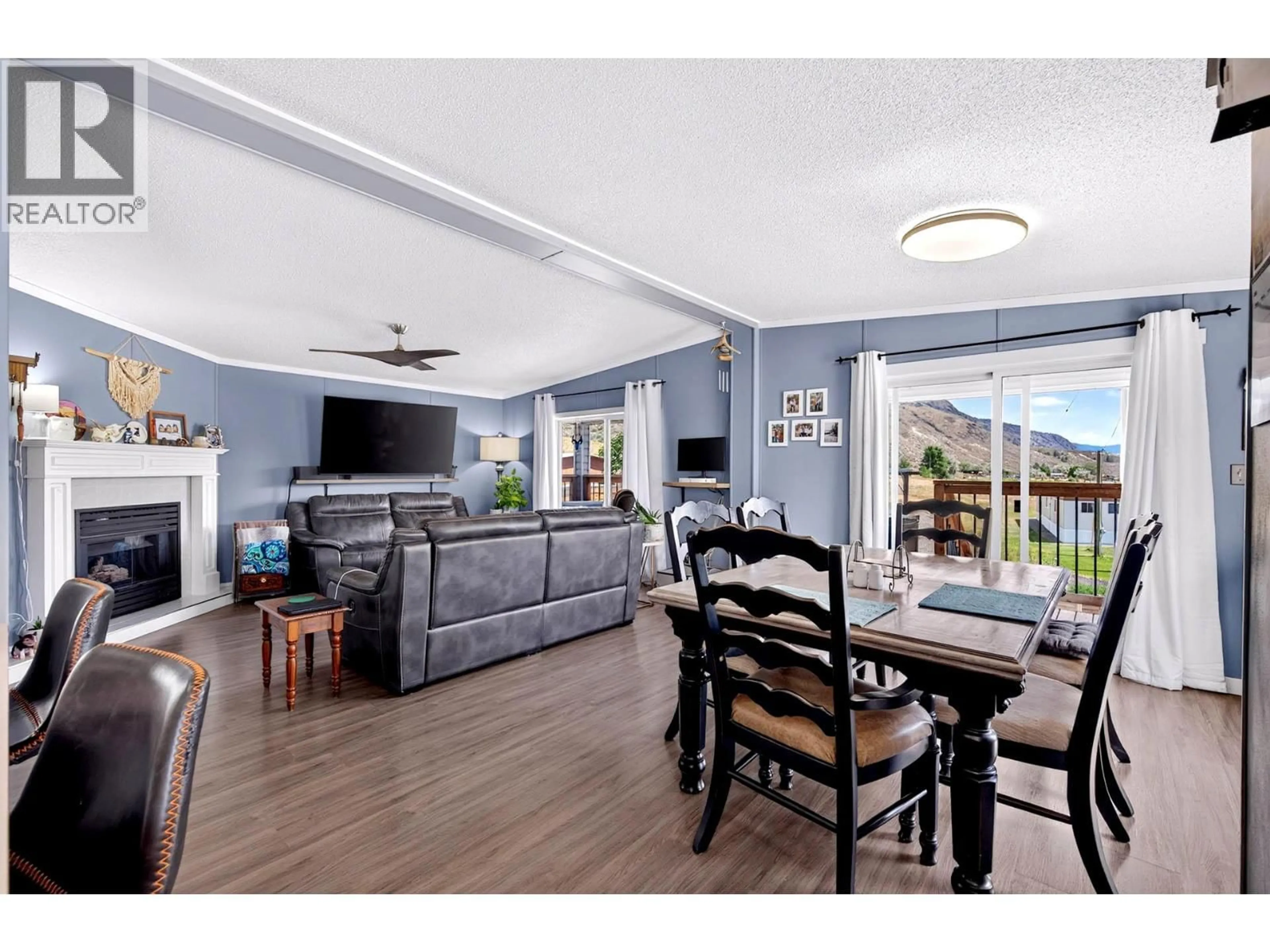 Living room with furniture, wood/laminate floor for 31 - 3099 SHUSWAP ROAD, Kamloops British Columbia V2H1T7
