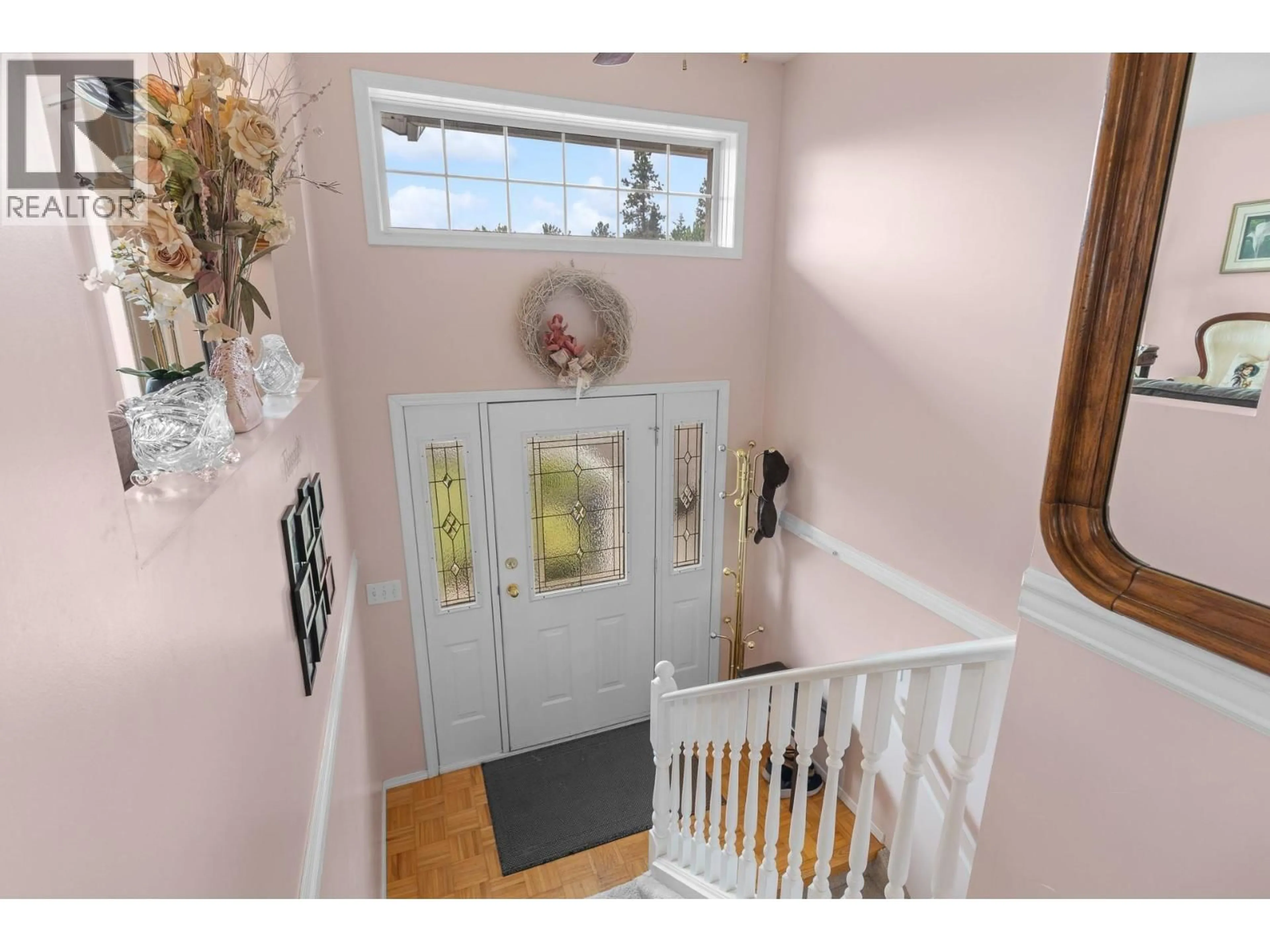 Indoor entryway for 280 COSENS COURT, Kelowna British Columbia V1V1V2