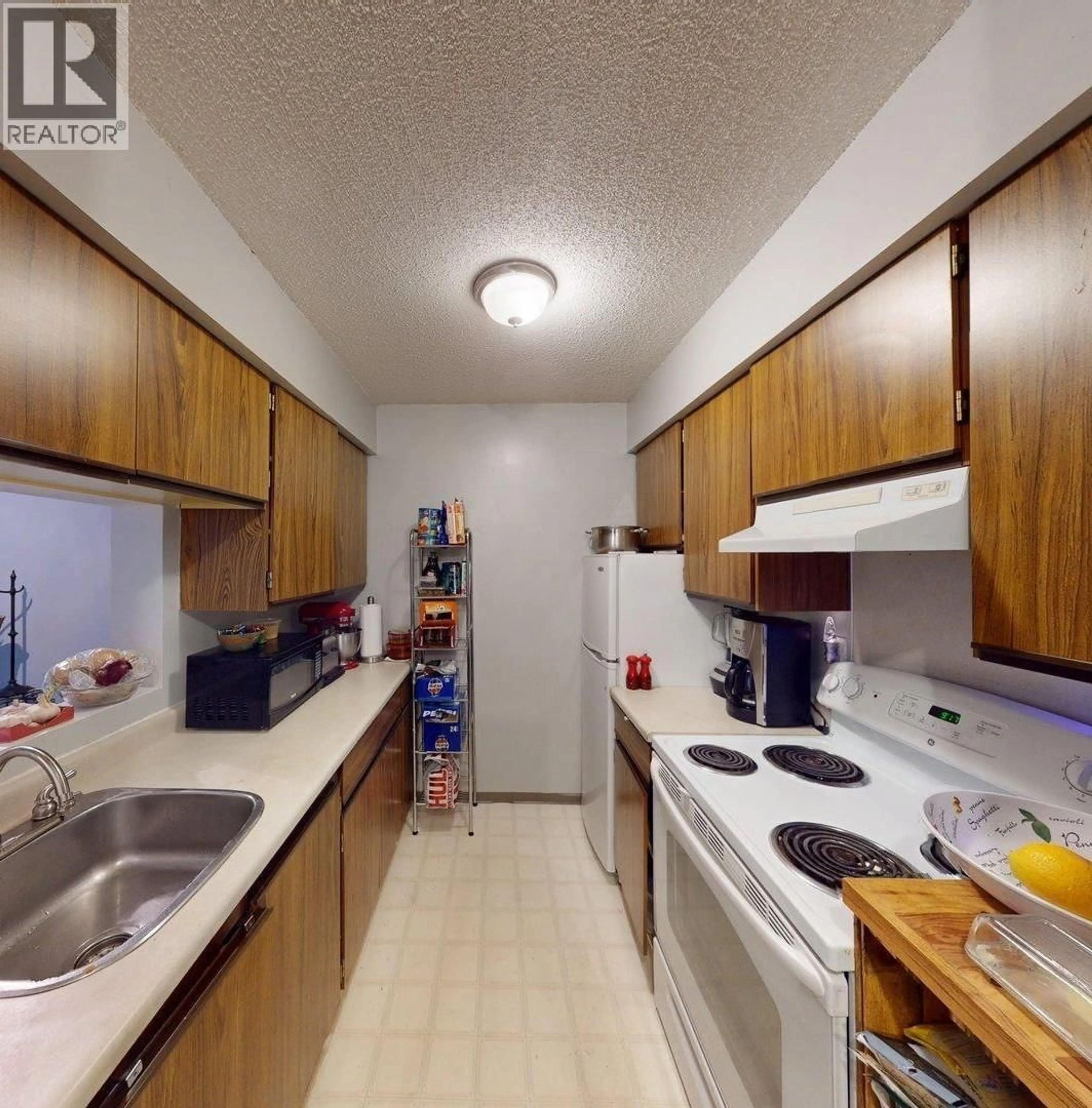Standard kitchen, unknown for 106B 1335 ALPINE DRIVE, Elkford British Columbia V0B1H0