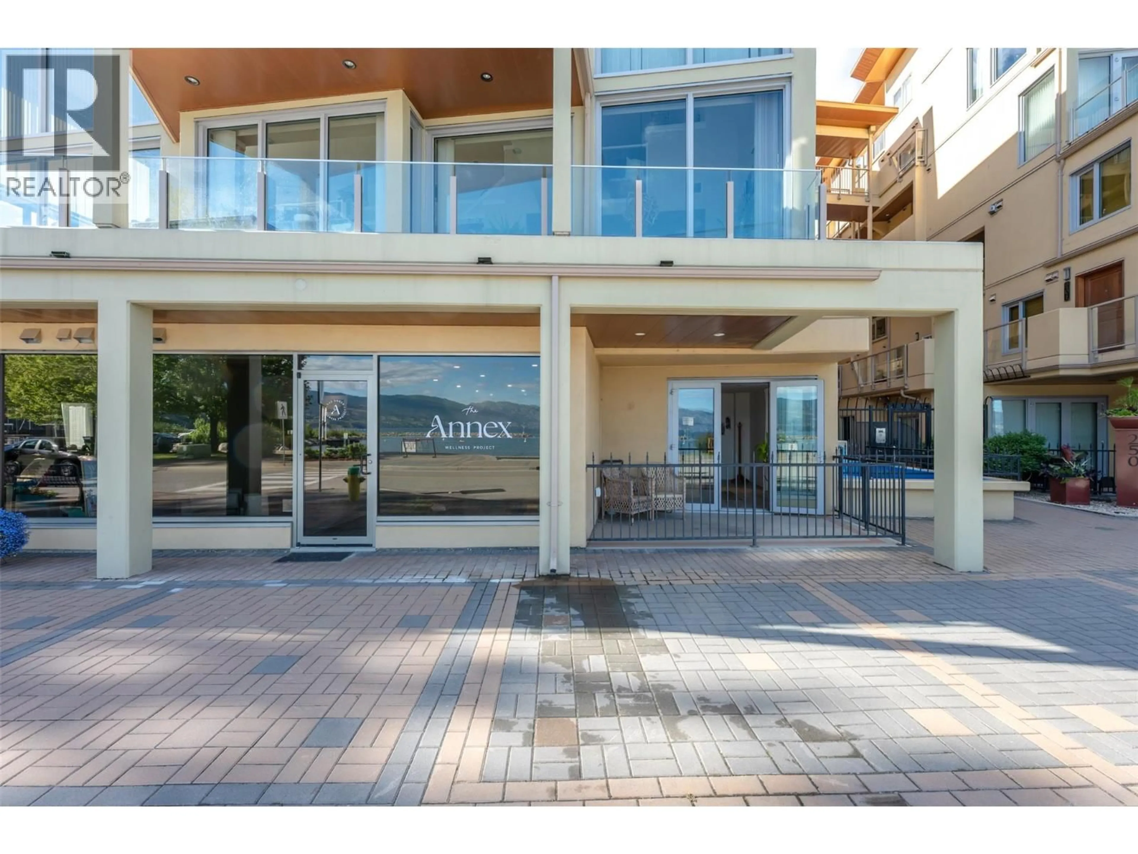 Indoor foyer for 103 - 250 MARINA WAY, Penticton British Columbia V2A1H4