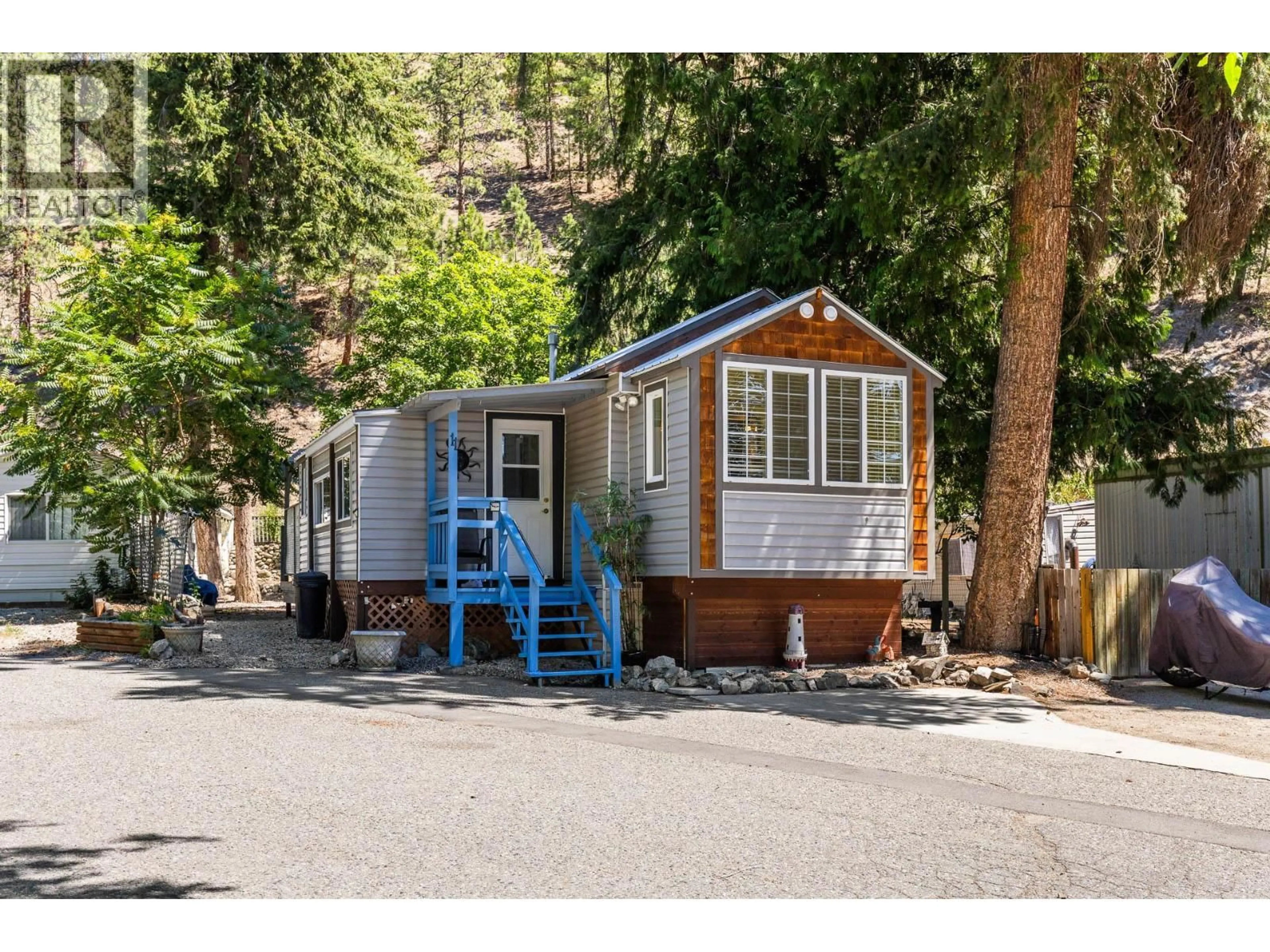 Home with vinyl exterior material, street for 11 - 5432 CHIDLEY ROAD, Peachland British Columbia V0H1X5