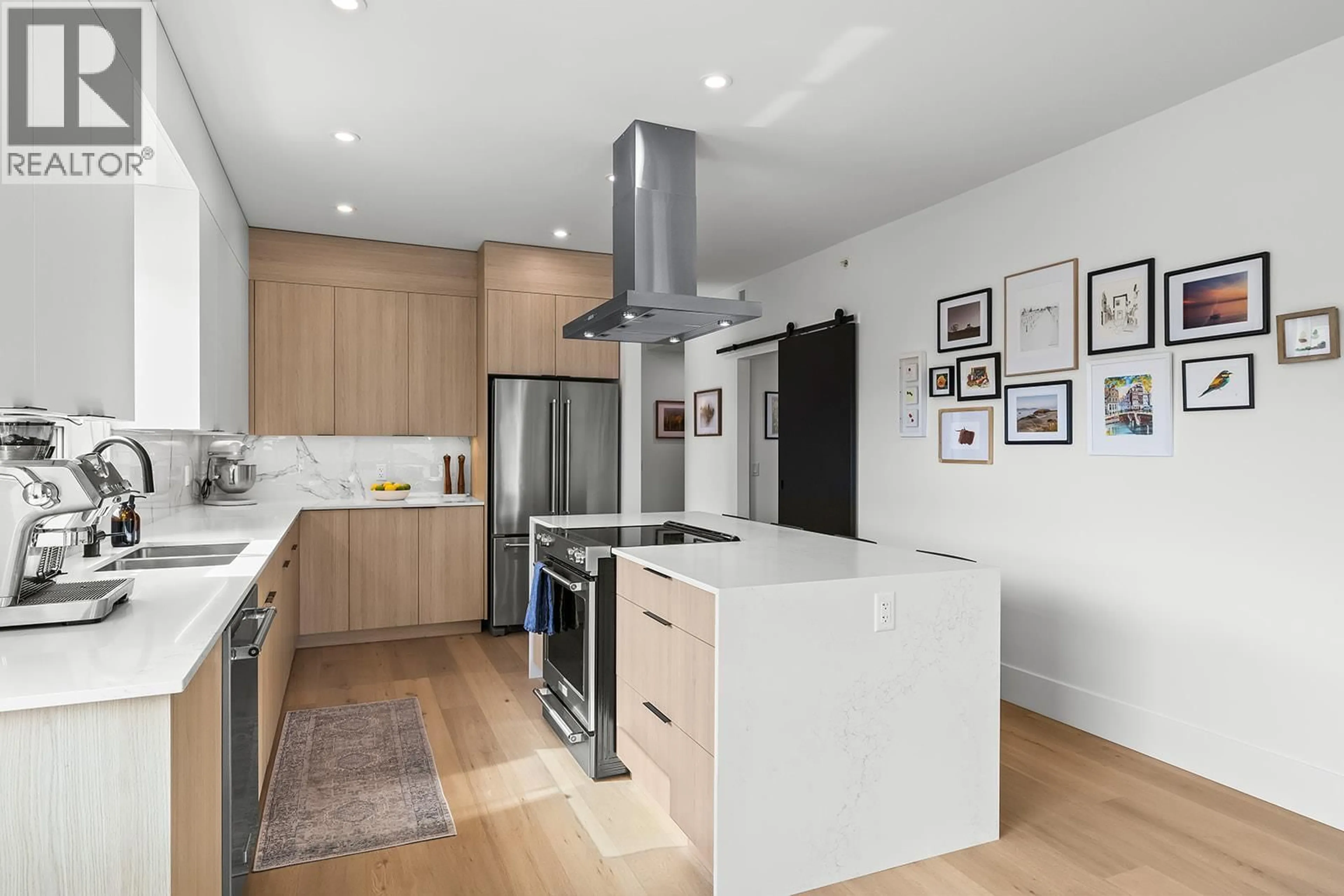 Contemporary kitchen, wood/laminate floor for 303 - 640 WARDLAW AVENUE, Kelowna British Columbia V1Y5B7