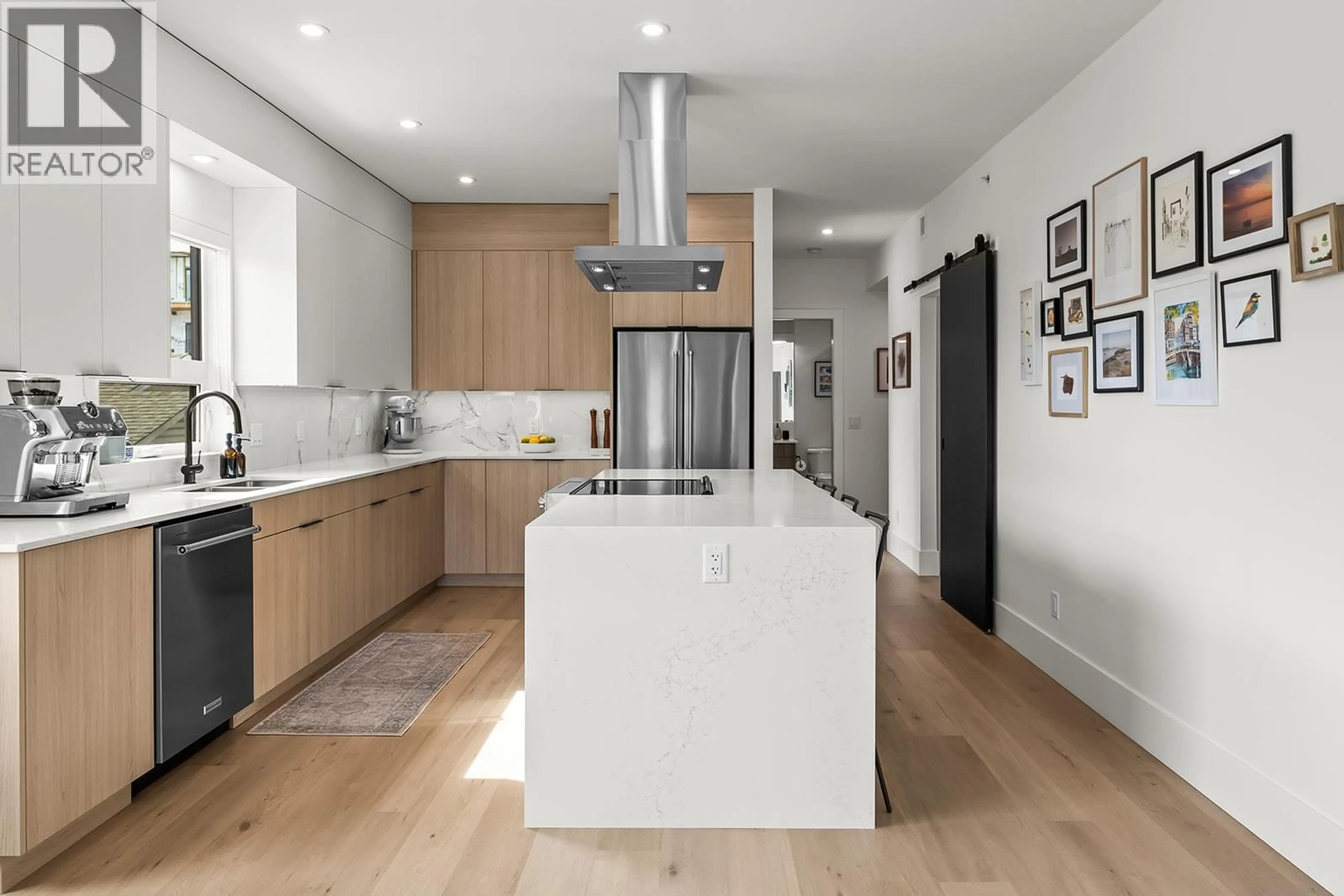 Contemporary kitchen, unknown for 303 - 640 WARDLAW AVENUE, Kelowna British Columbia V1Y5B7