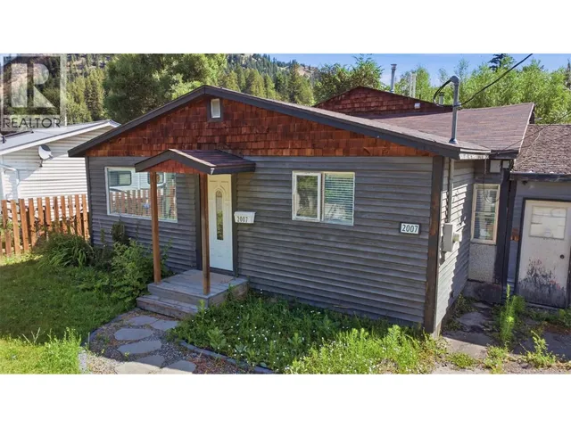 2007 HEIGHWAY CRESCENT, Lumby 2