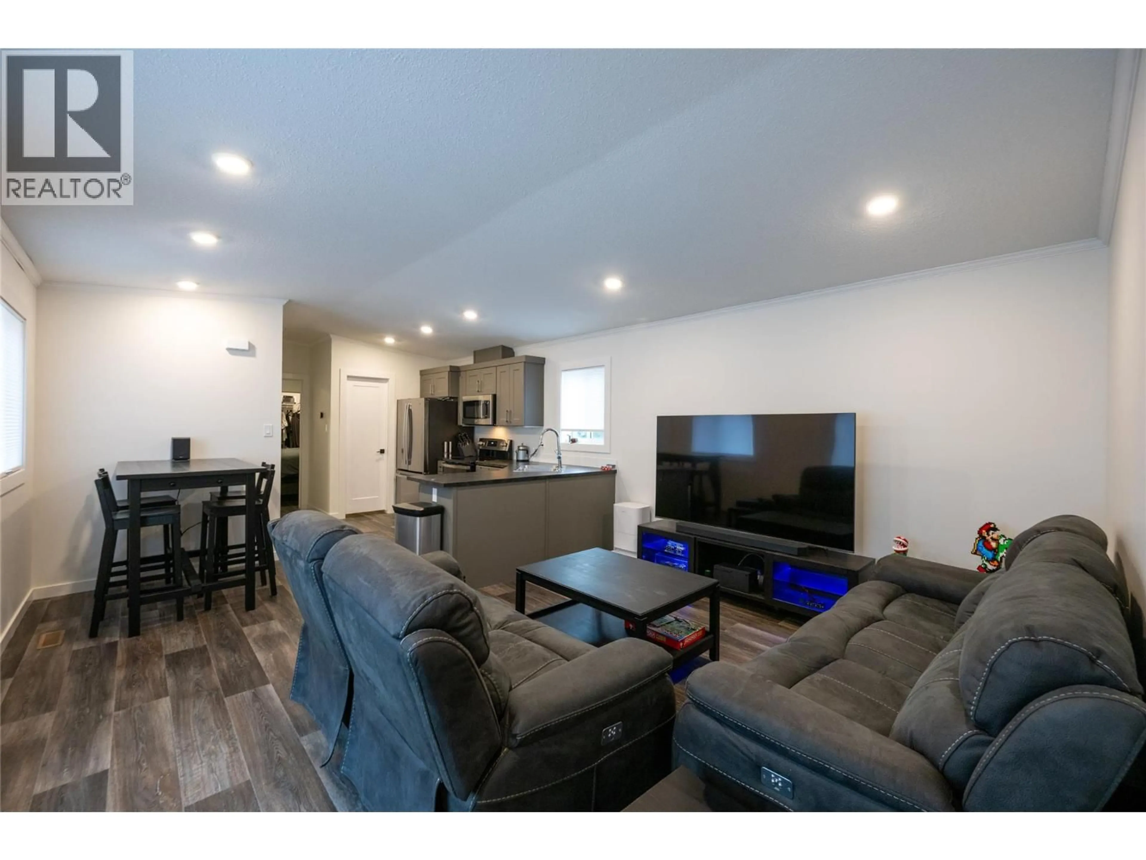 Living room with furniture, wood/laminate floor for 77 - 2401 ORD ROAD, Kamloops British Columbia V2B7V8