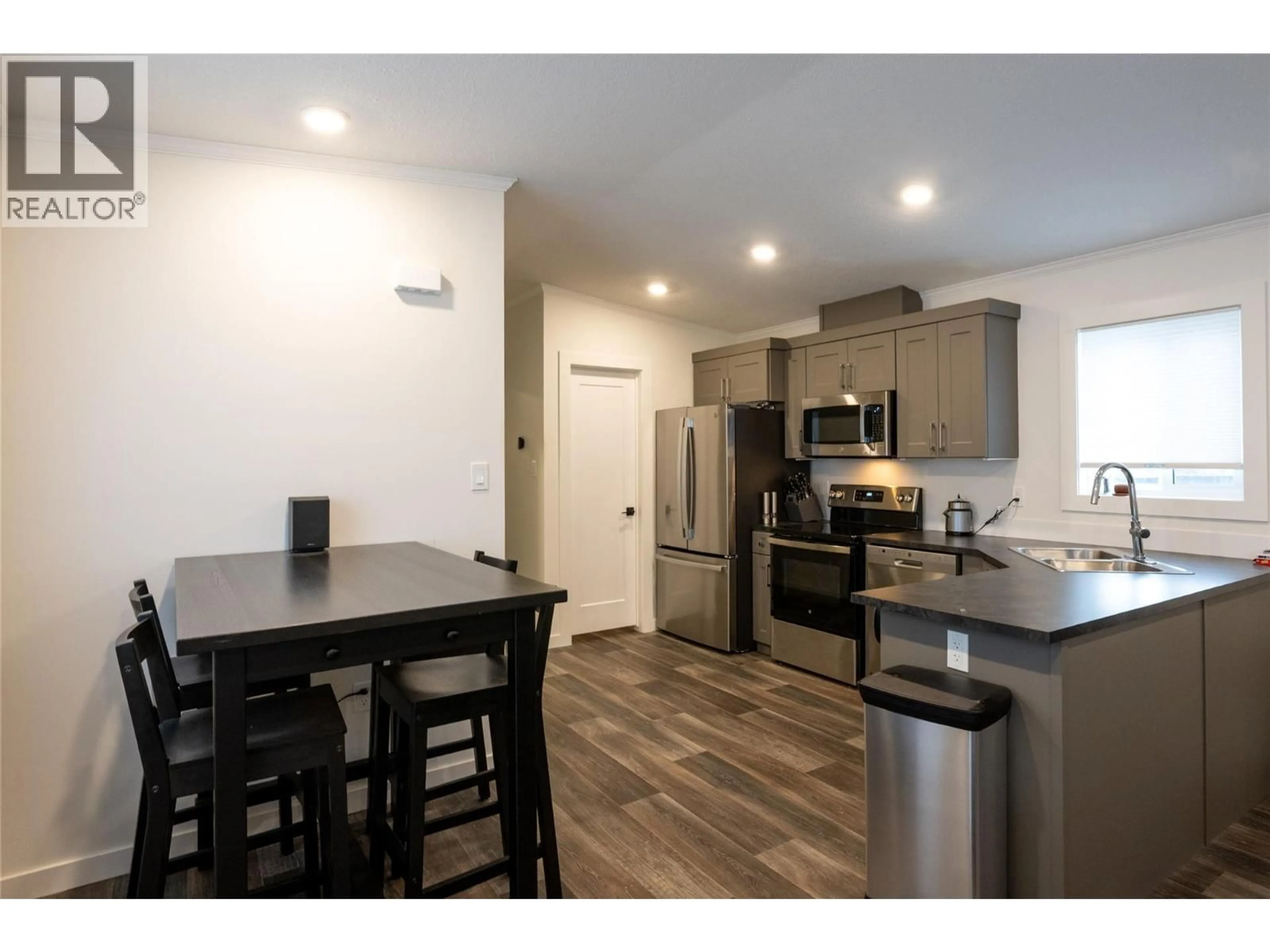 Open concept kitchen, wood/laminate floor for 77 - 2401 ORD ROAD, Kamloops British Columbia V2B7V8
