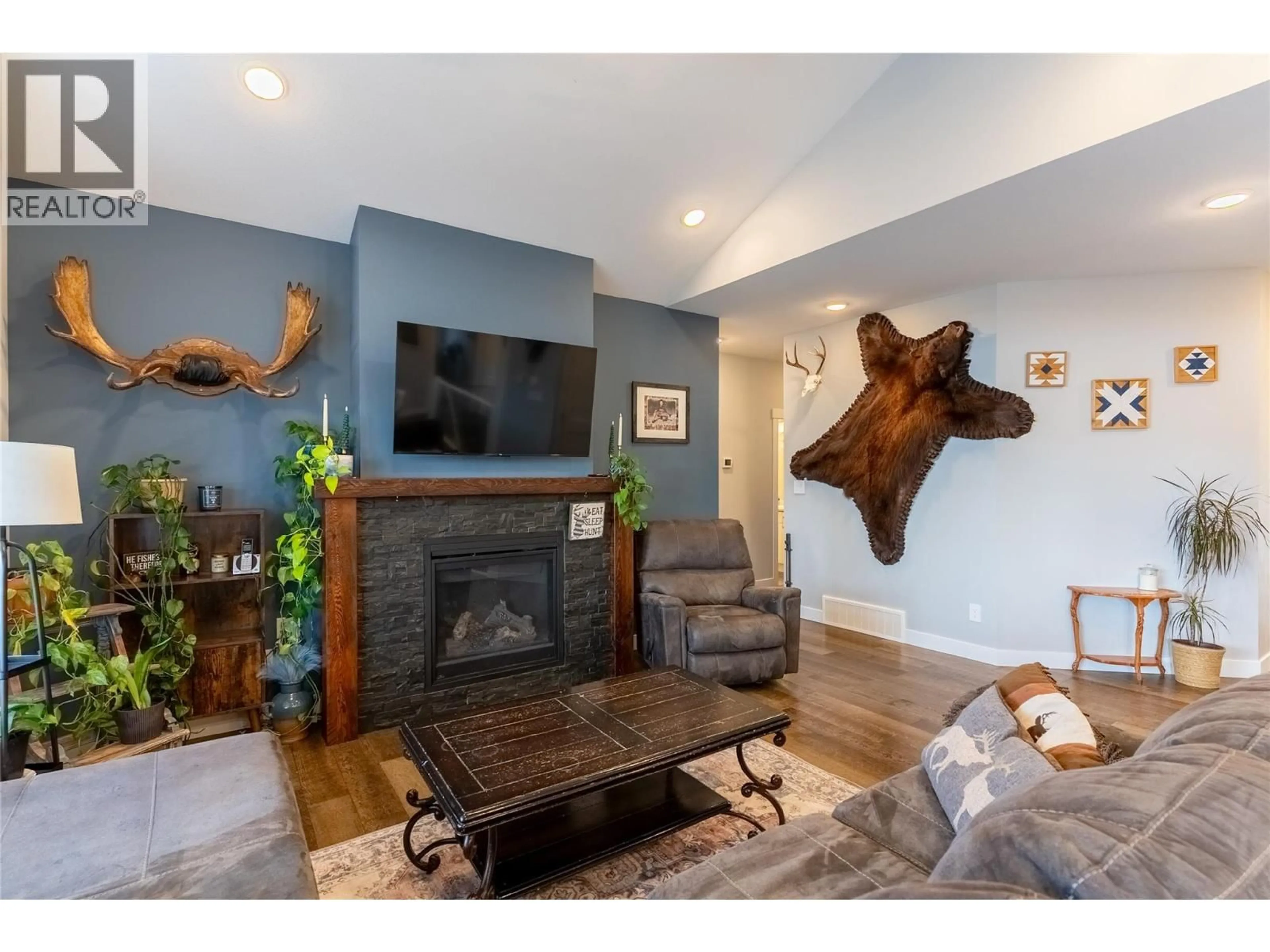 Living room with furniture, wood/laminate floor for 440 DALADON DRIVE, Logan Lake British Columbia V0K1W0