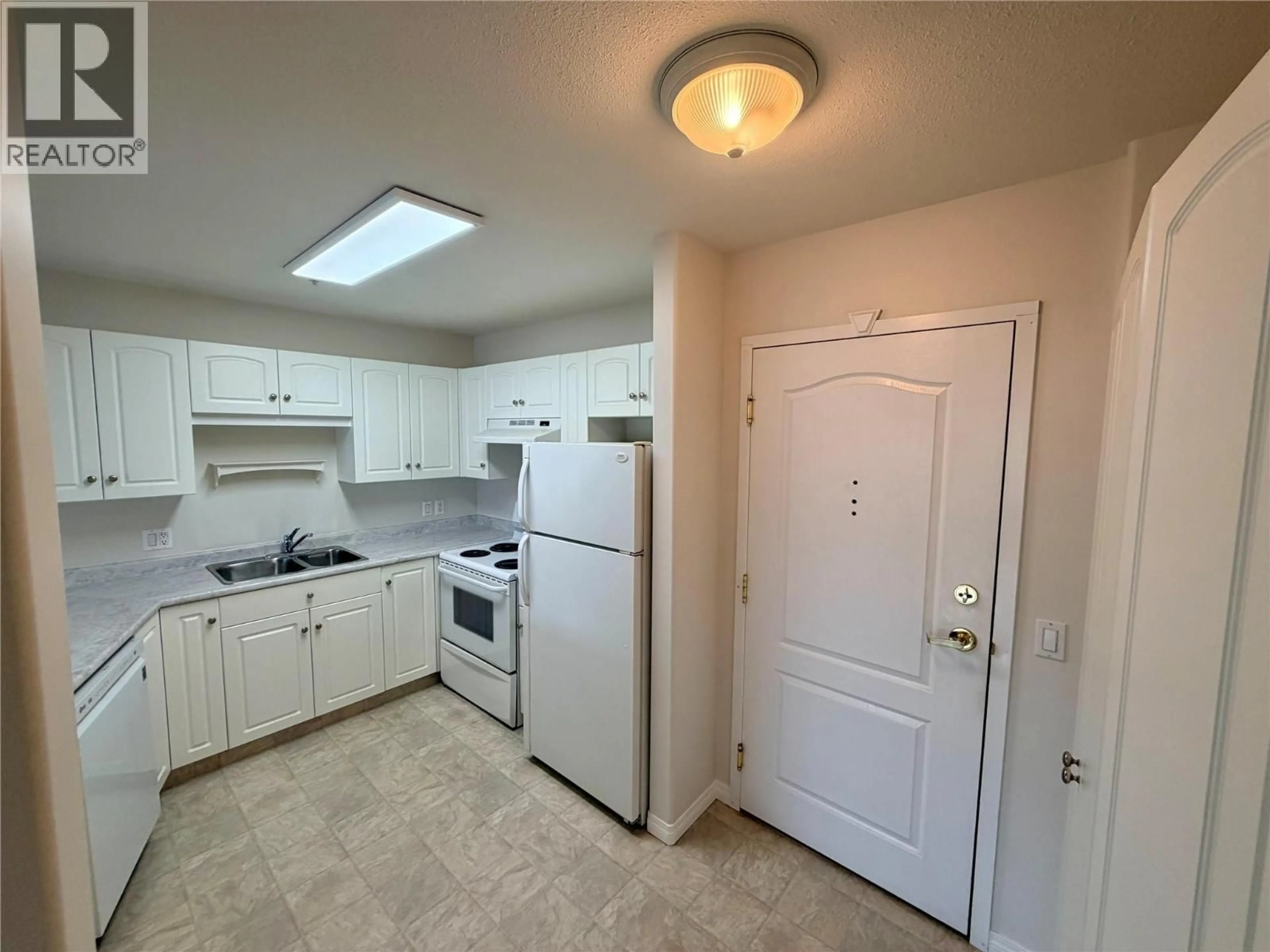 Standard kitchen, unknown for 204 - 11001 13 STREET, Dawson Creek British Columbia V1G4Z8