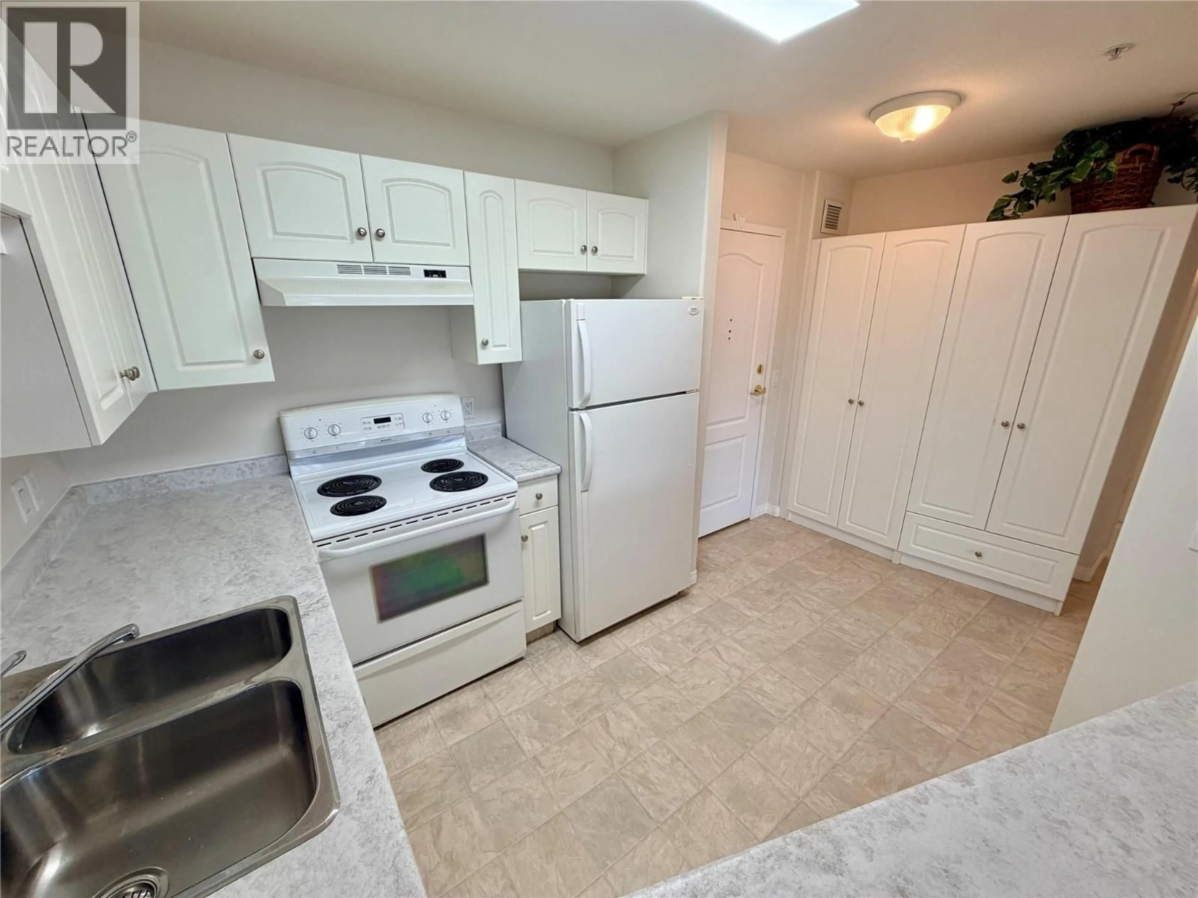 Standard kitchen, unknown for 204 - 11001 13 STREET, Dawson Creek British Columbia V1G4Z8
