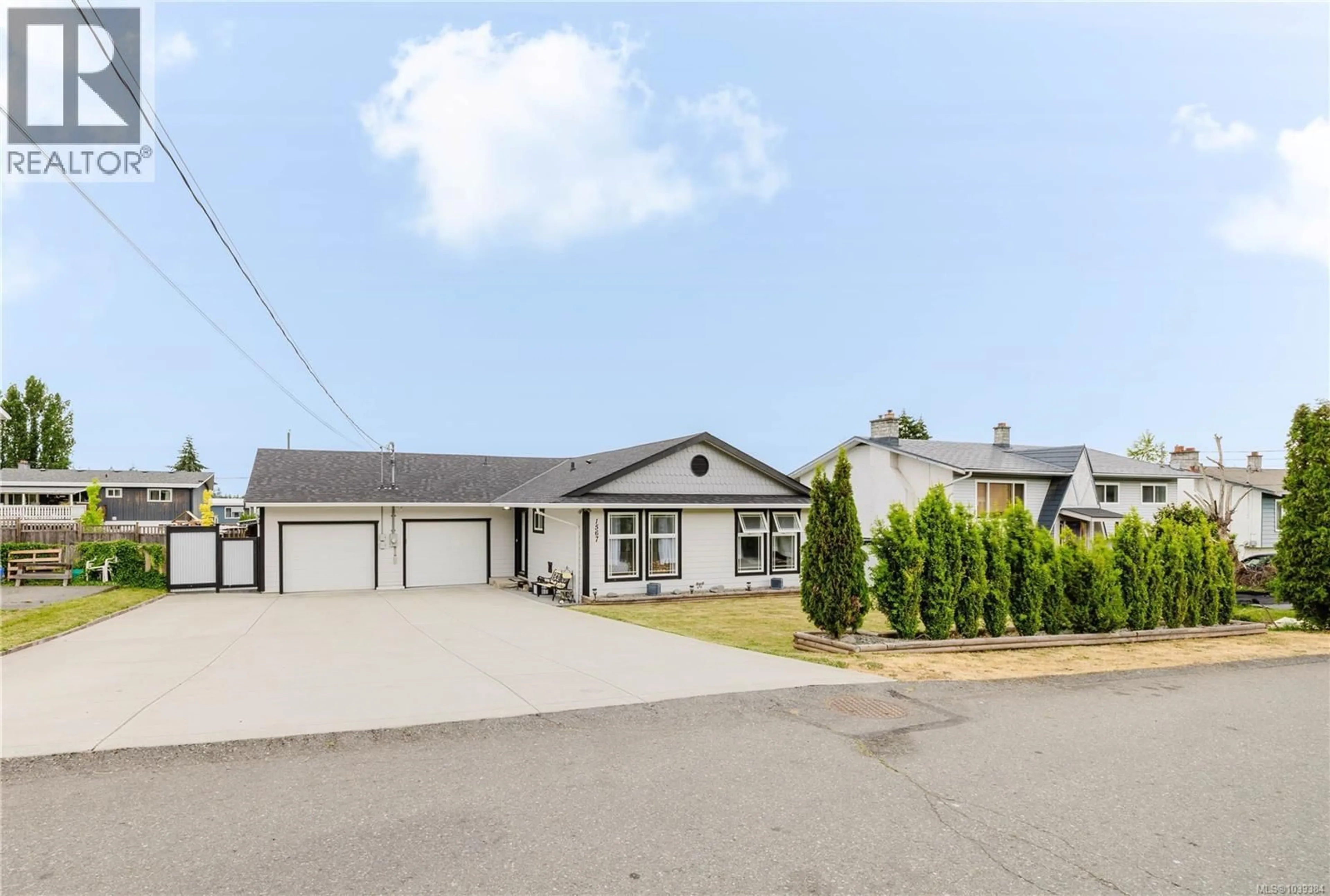 Home with vinyl exterior material, street for 1567 PAULINE STREET, Crofton British Columbia V0R1R0