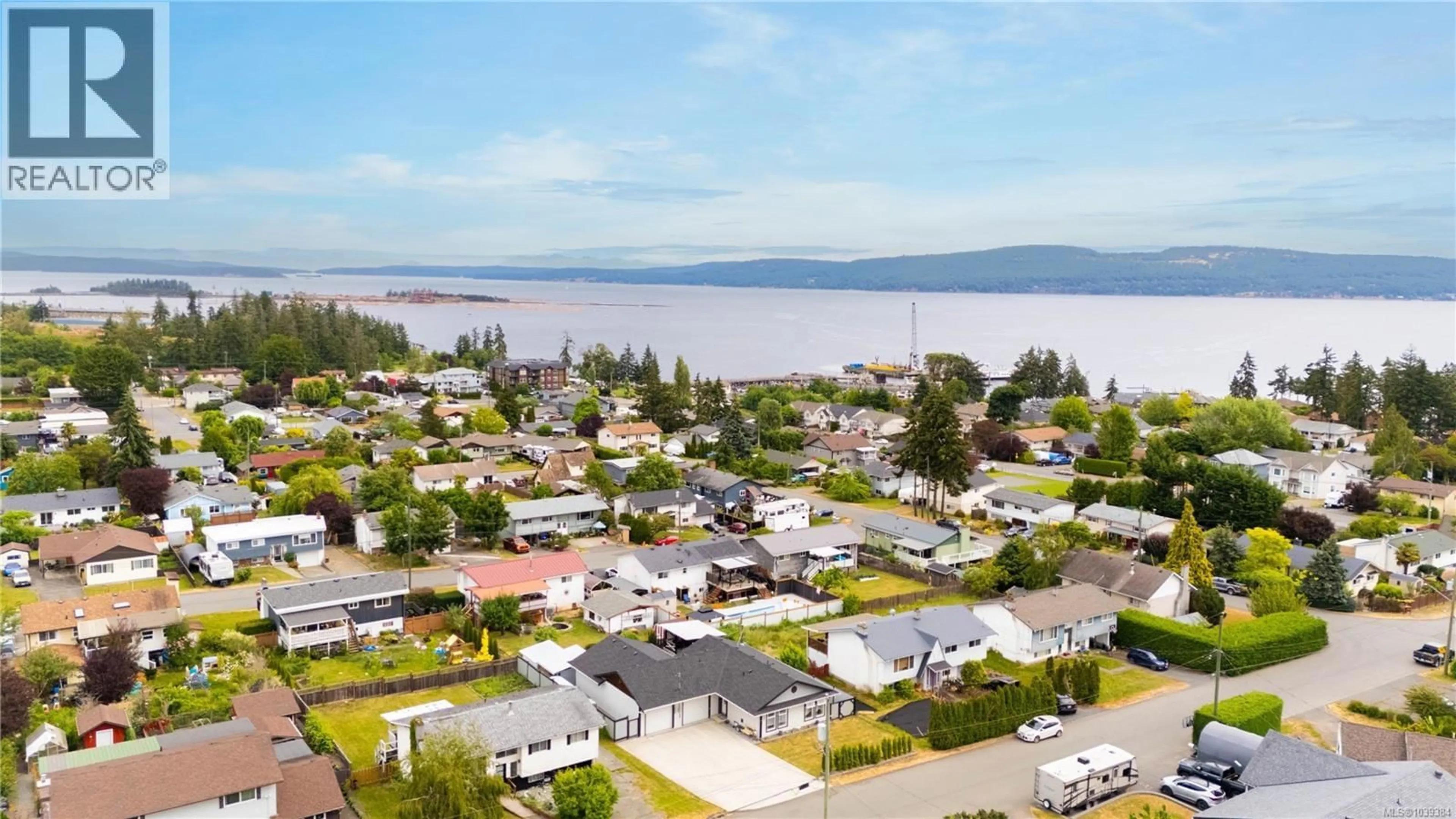 A pic from outside/outdoor area/front of a property/back of a property/a pic from drone, water/lake/river/ocean view for 1567 PAULINE STREET, Crofton British Columbia V0R1R0