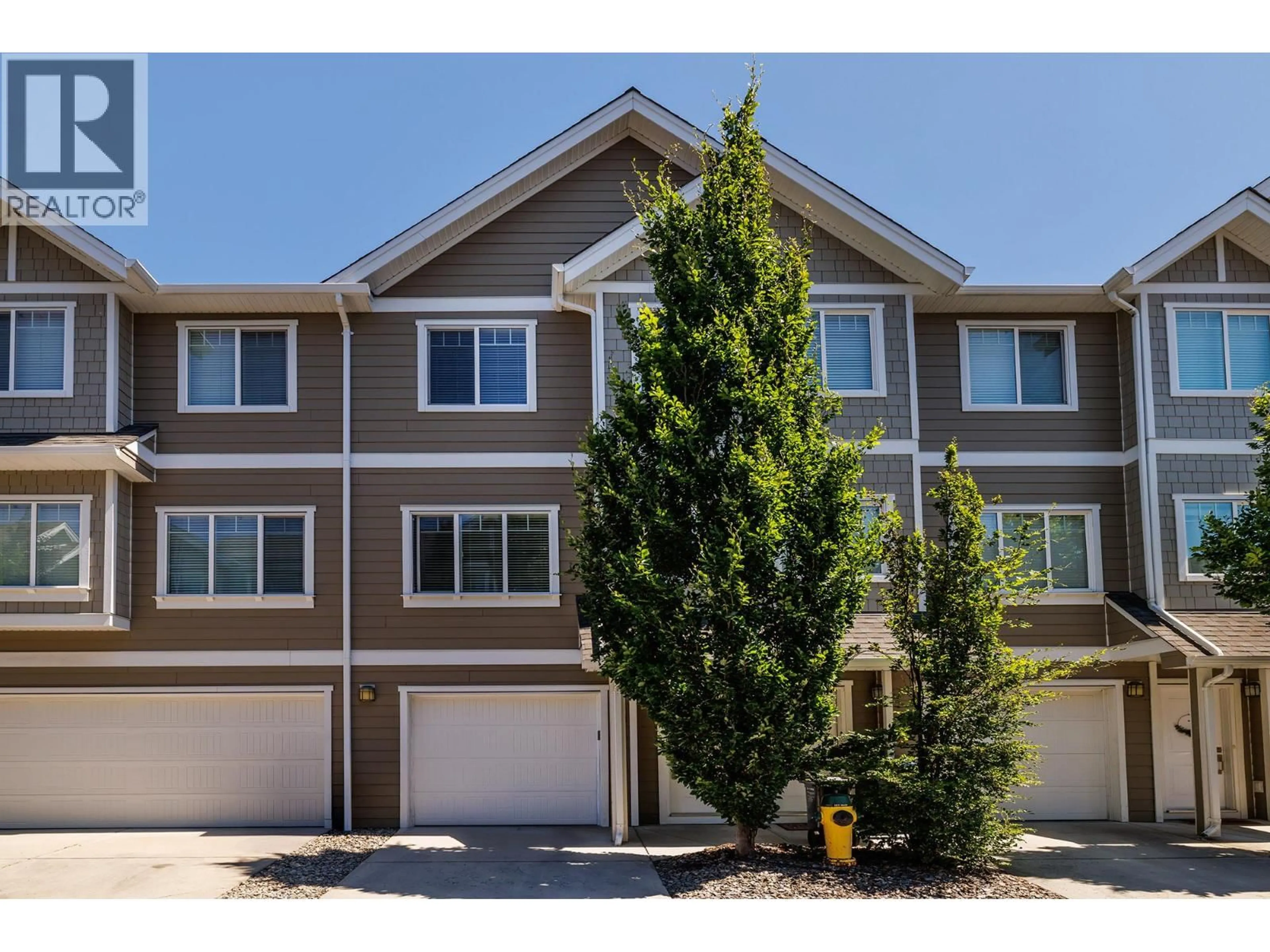 Home with vinyl exterior material, street for 54 - 600 SHERWOOD ROAD, Kelowna British Columbia V1W5K1