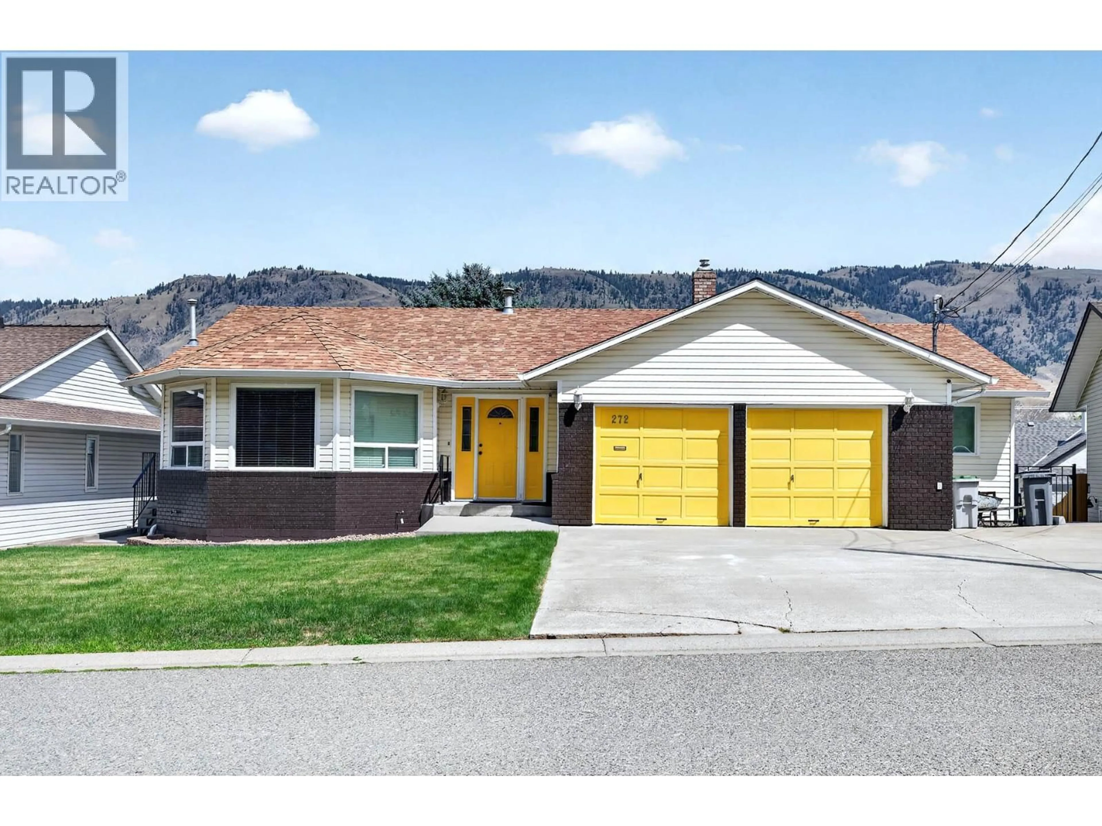 Home with vinyl exterior material, street for 272 VALLEYVIEW PLACE, Kamloops British Columbia V2C6M4