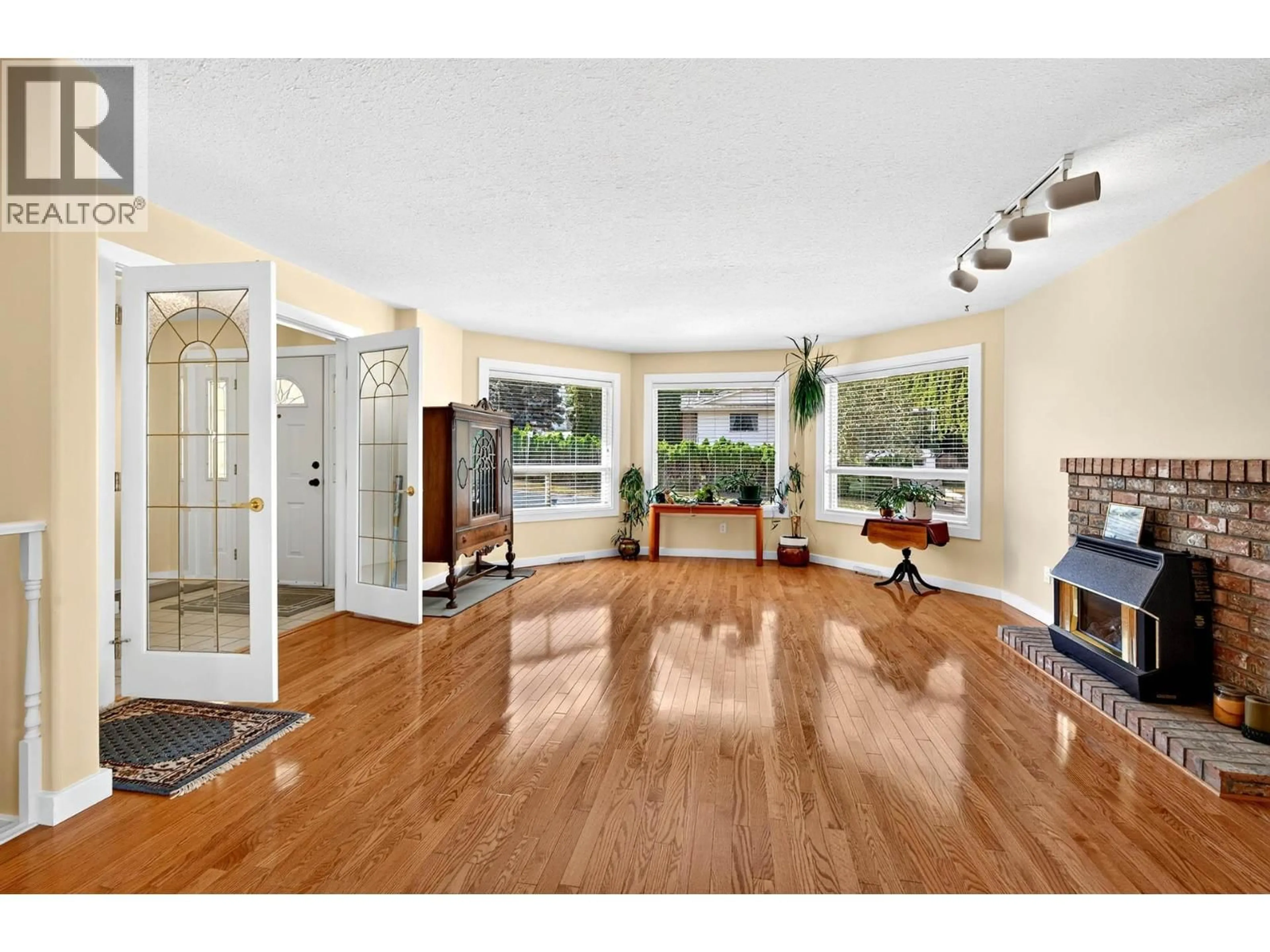 Indoor foyer for 272 VALLEYVIEW PLACE, Kamloops British Columbia V2C6M4