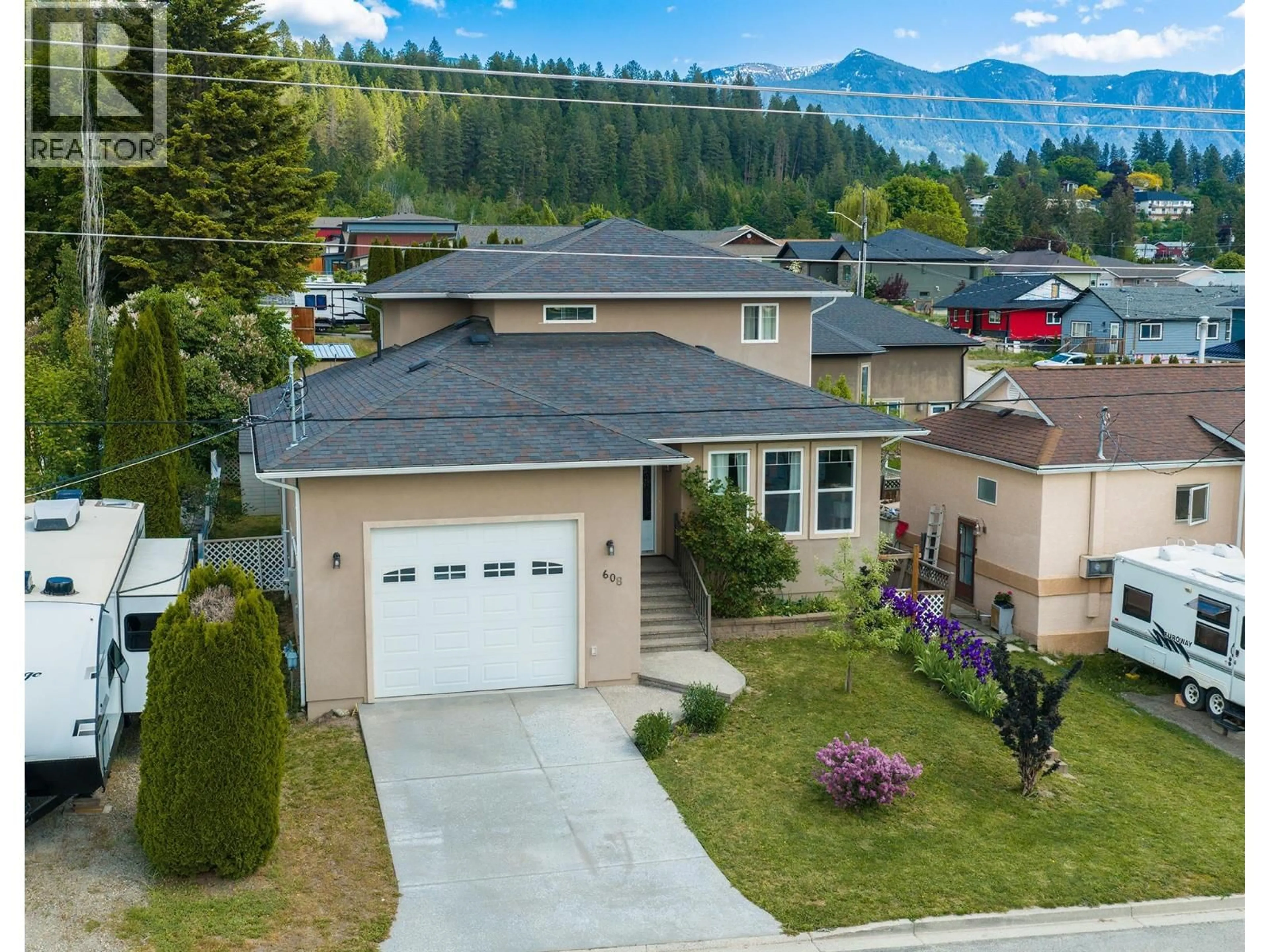A pic from outside/outdoor area/front of a property/back of a property/a pic from drone, mountain view for 608 16TH N AVENUE, Creston British Columbia V0B1G5