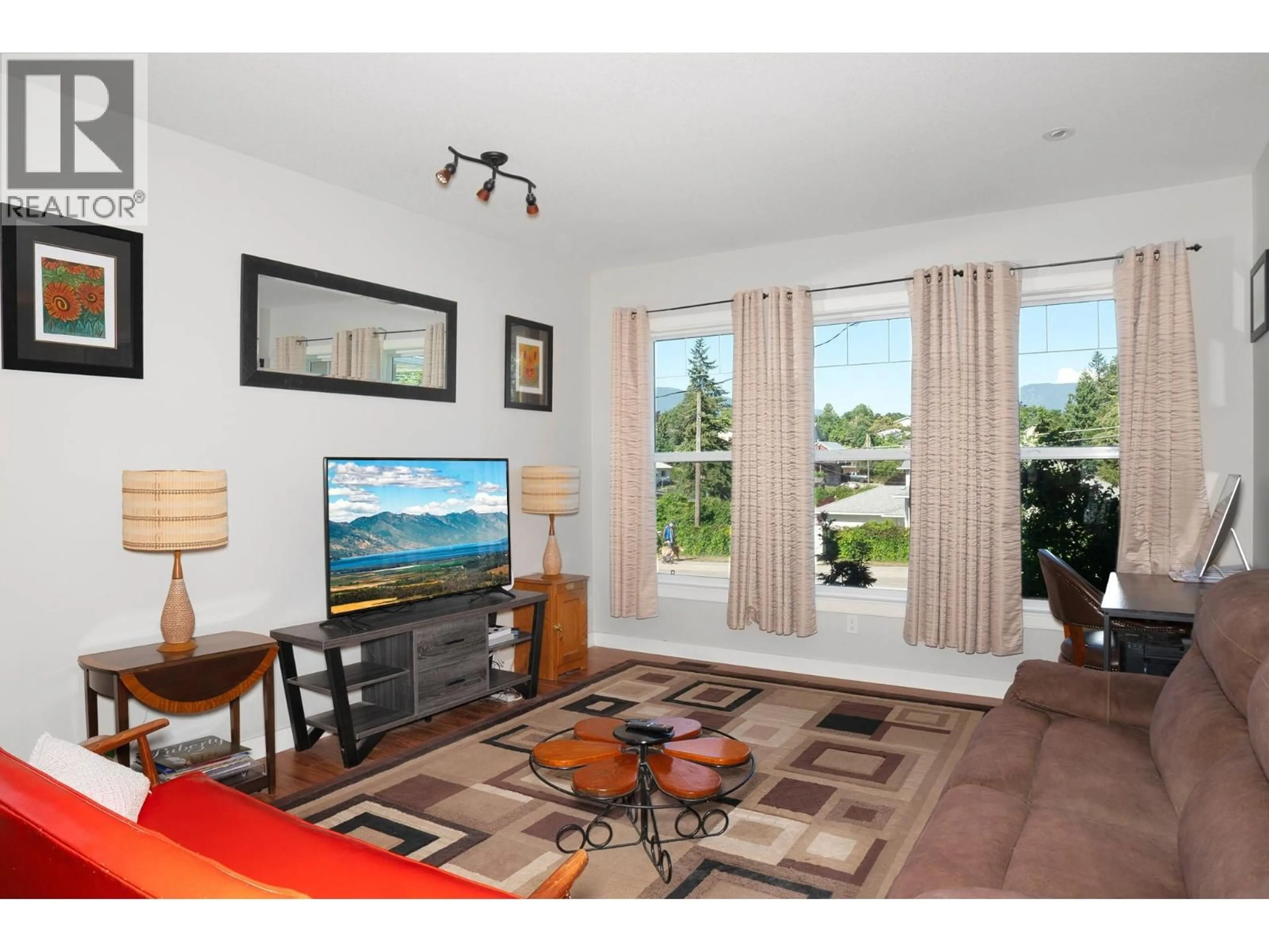 Living room with furniture, unknown for 608 16TH N AVENUE, Creston British Columbia V0B1G5