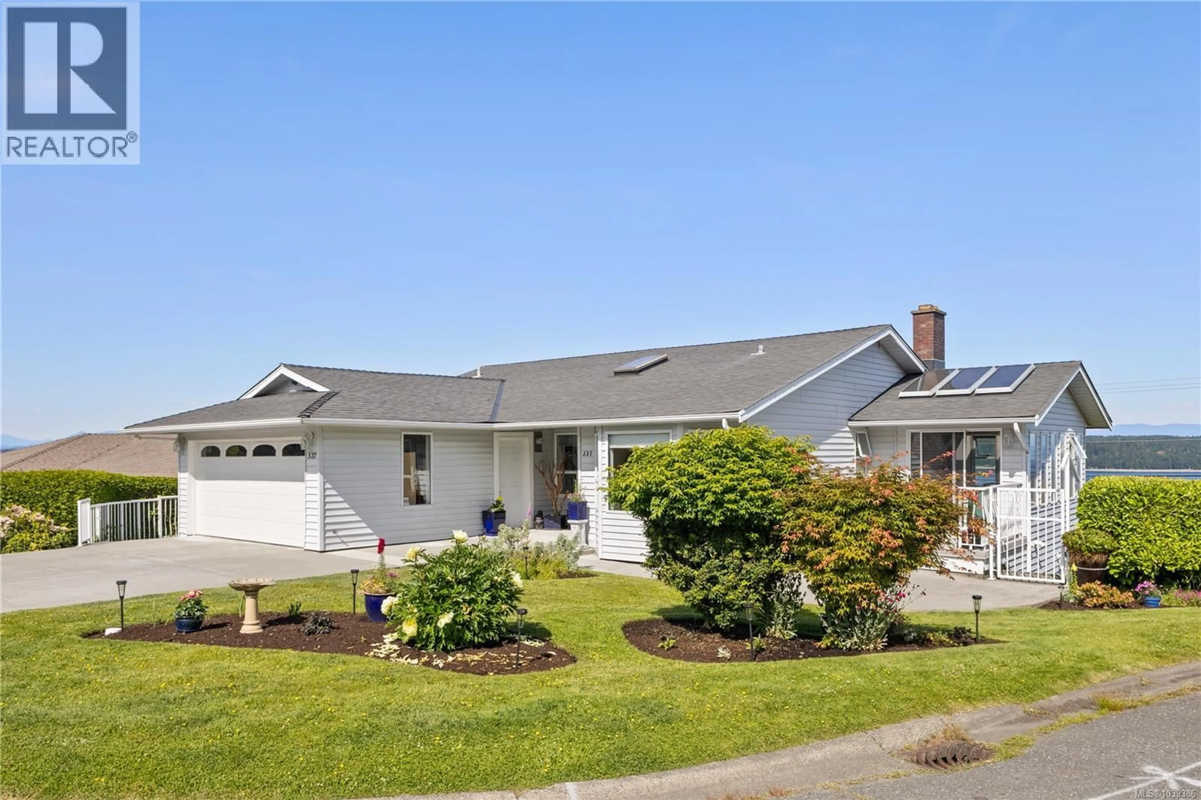 Home with vinyl exterior material, street for 537 PONDEROSA PLACE, Campbell River British Columbia V9W6Z2