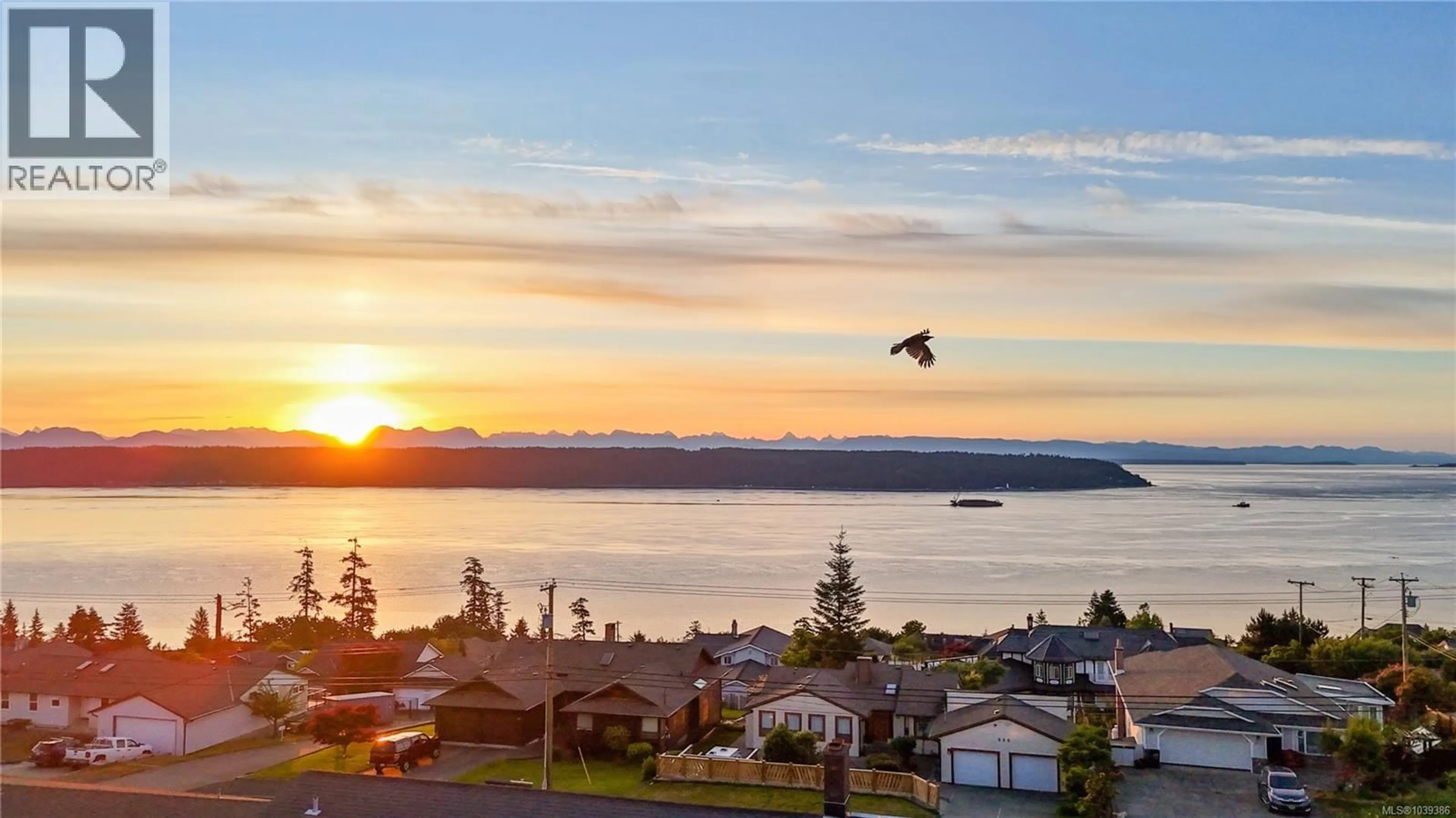 A pic from outside/outdoor area/front of a property/back of a property/a pic from drone, water/lake/river/ocean view for 537 PONDEROSA PLACE, Campbell River British Columbia V9W6Z2