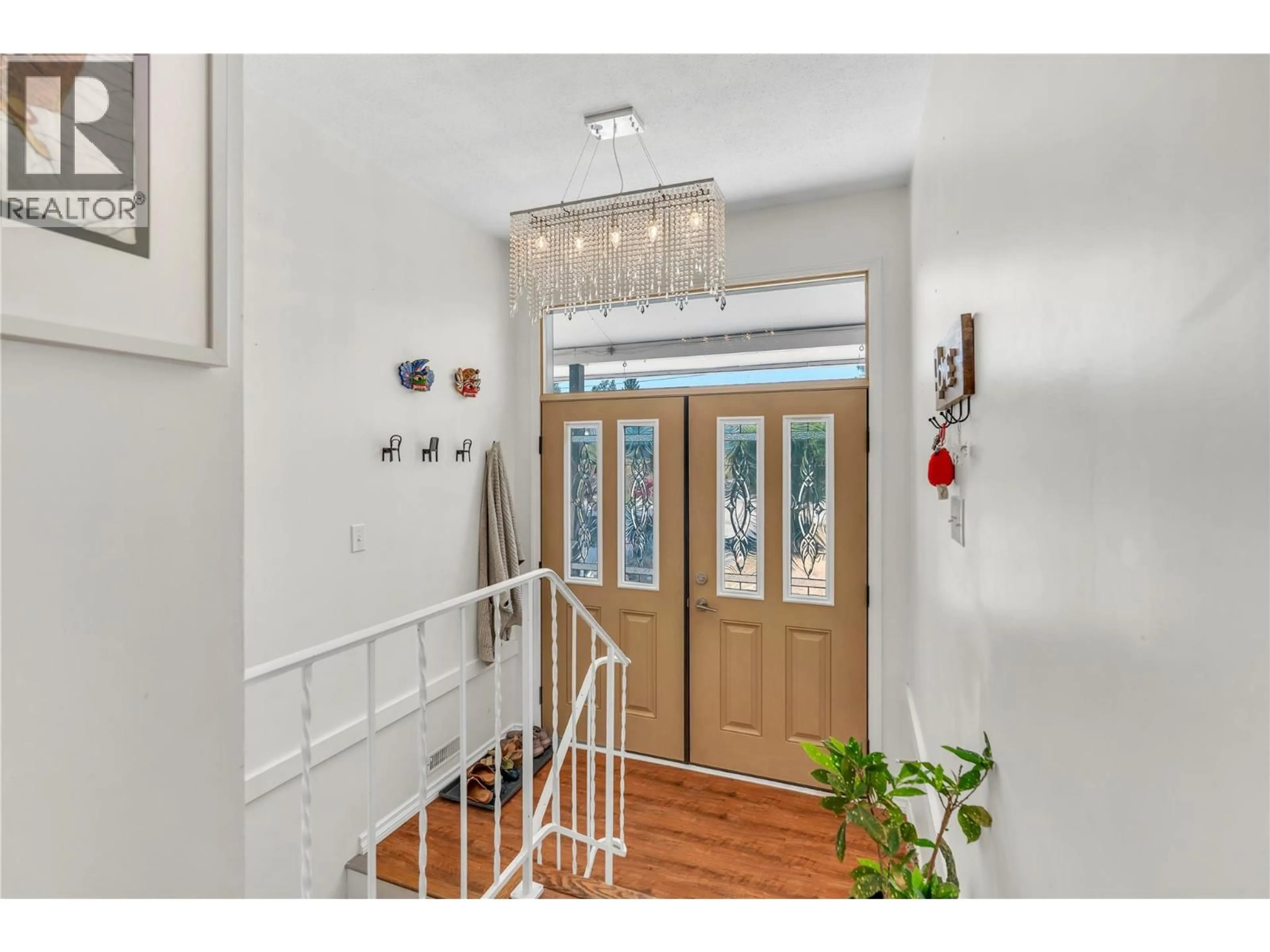Indoor entryway for 299 PANORAMA CRESCENT, Princeton British Columbia V0X1W0