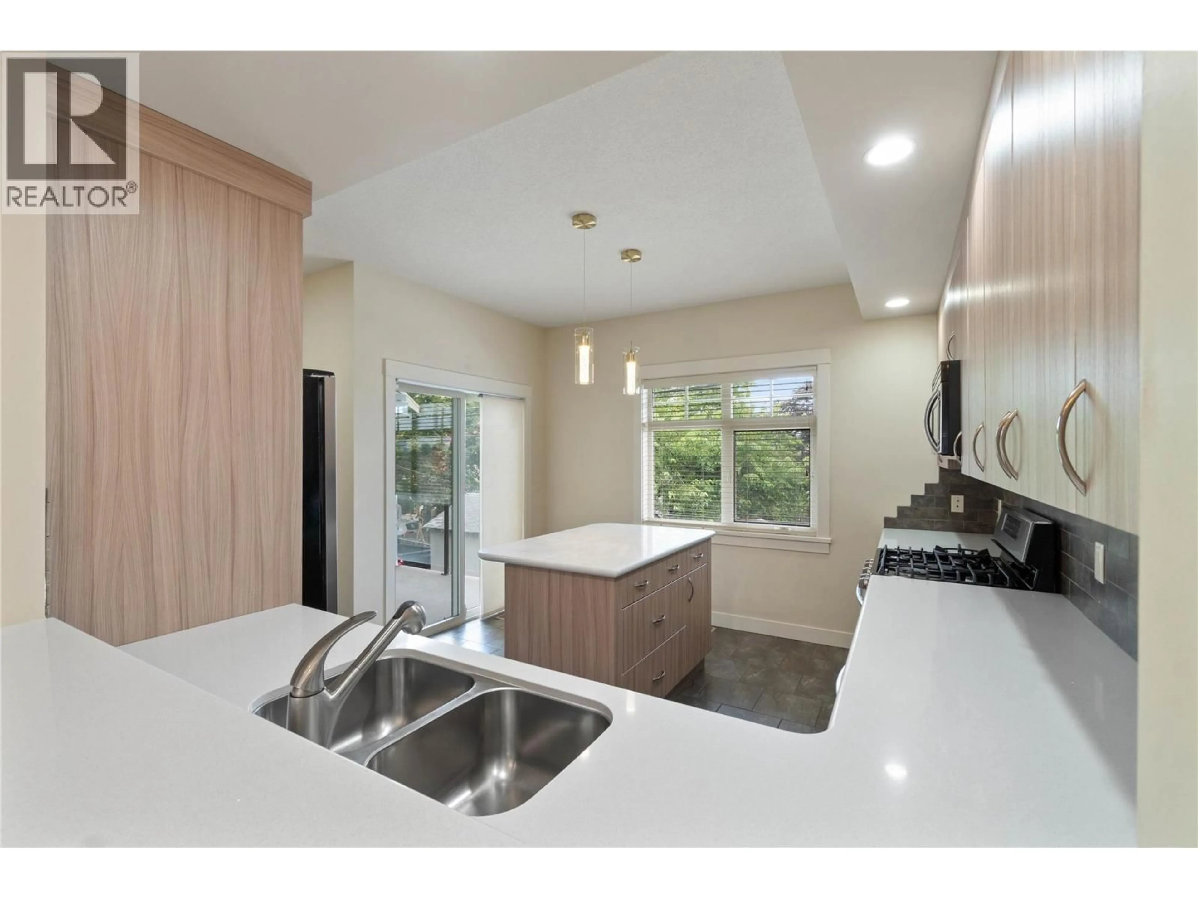 Open concept kitchen, unknown for 10 - 576 NICOLA STREET, Kamloops British Columbia V2C2R1