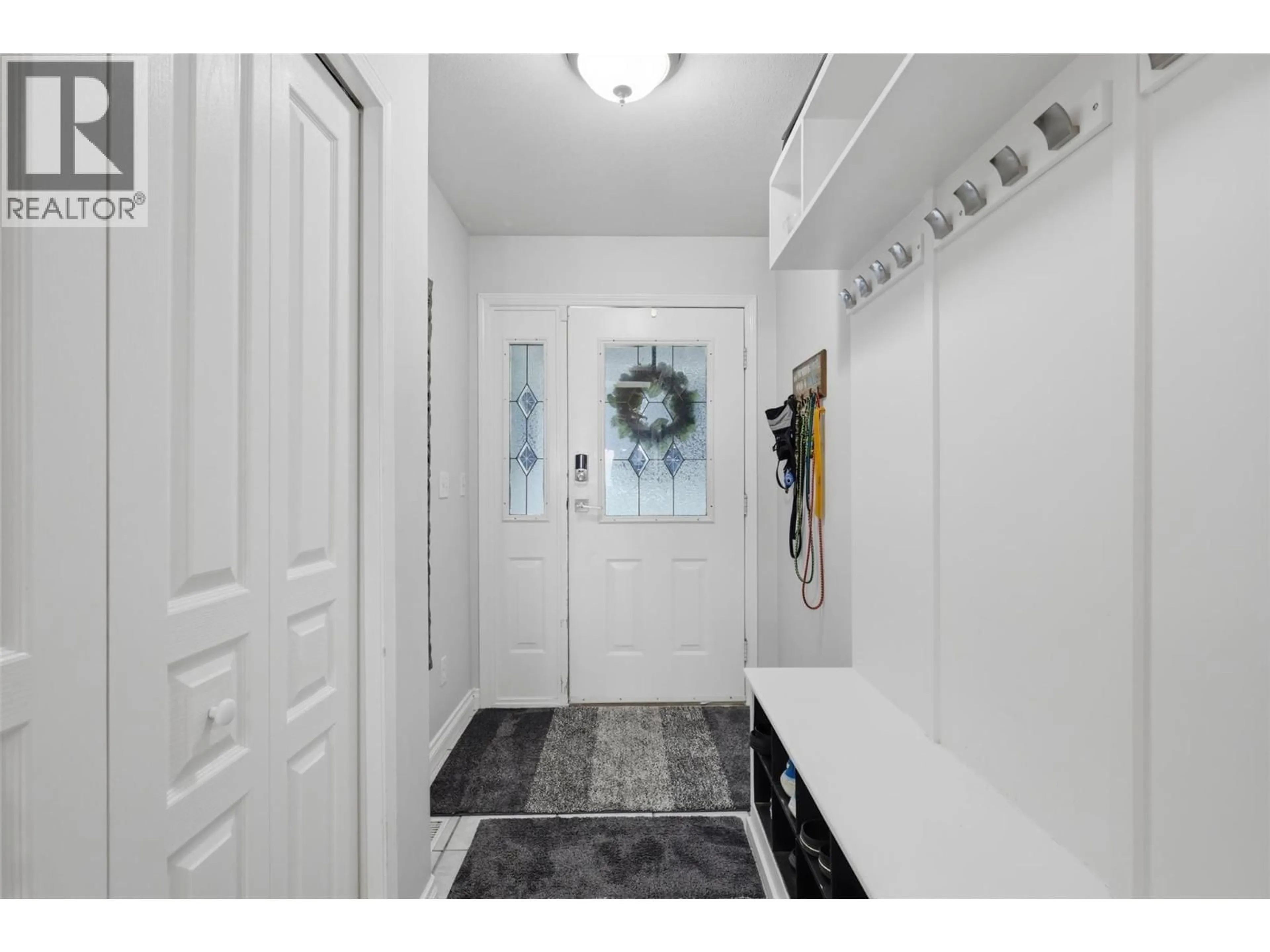 Indoor entryway for 684 DUNROBIN DRIVE, Kamloops British Columbia V1S1W4