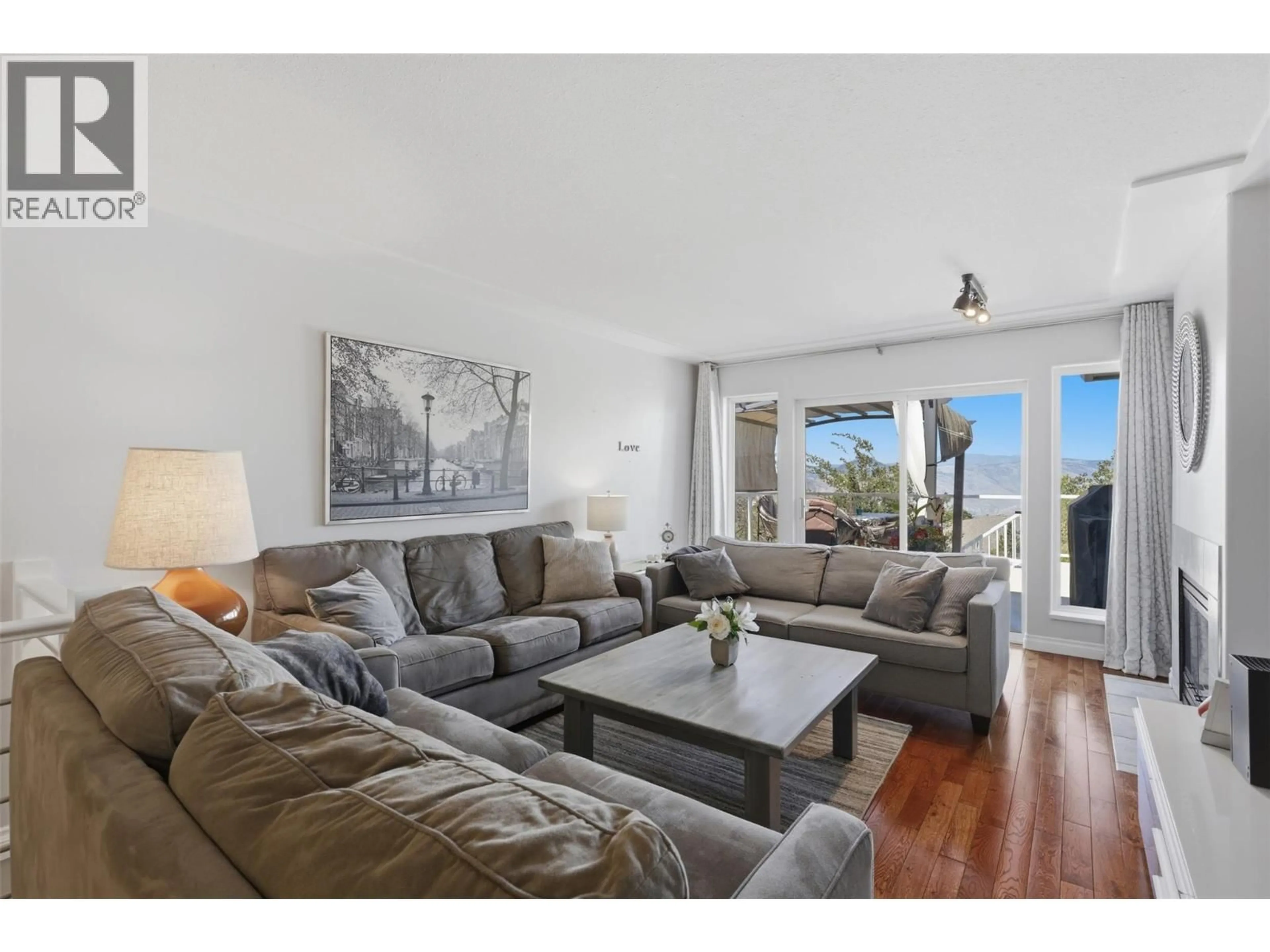 Living room with furniture, unknown for 684 DUNROBIN DRIVE, Kamloops British Columbia V1S1W4