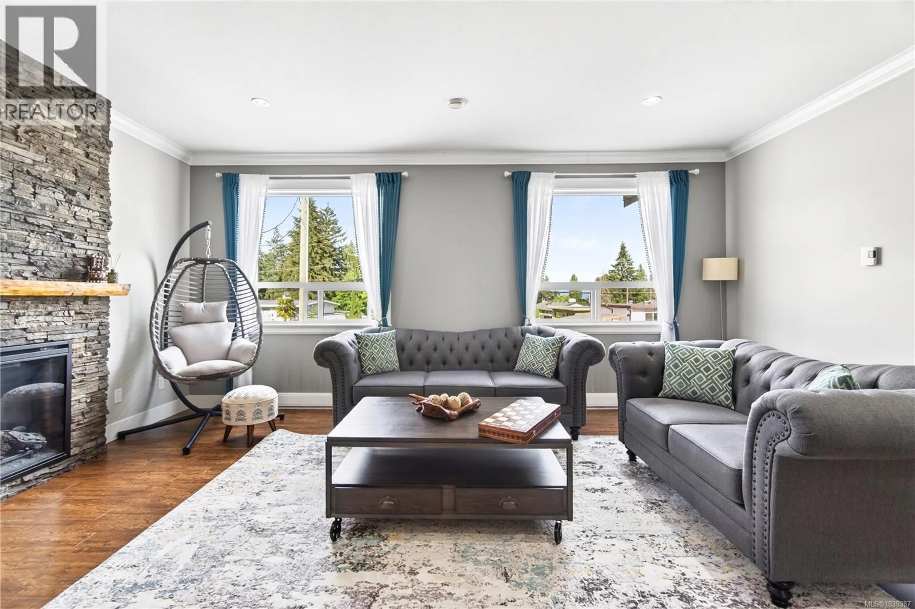 Living room with furniture, unknown for 3115 UPLANDS DRIVE, Nanaimo British Columbia V9T2S9