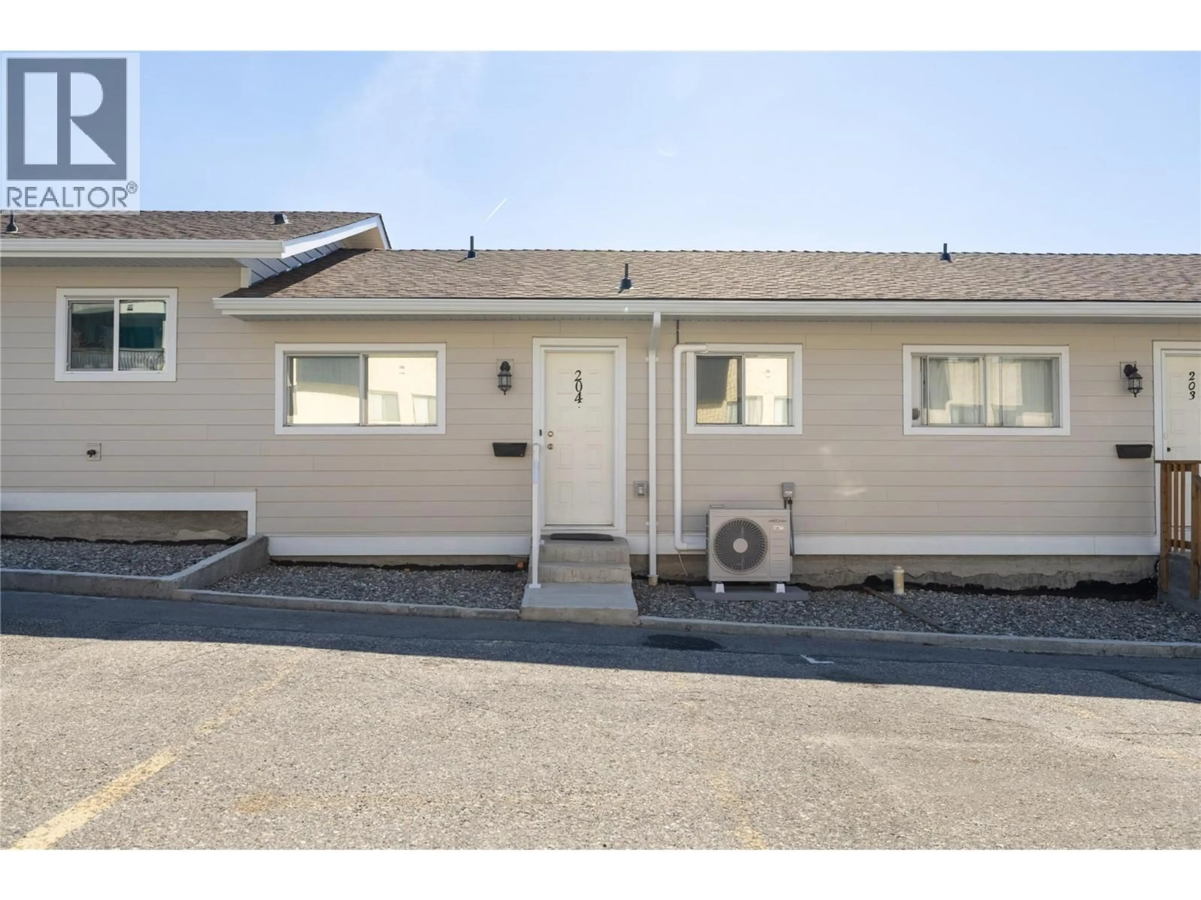 Home with vinyl exterior material, street for 204 - 4004 34 STREET, Vernon British Columbia V1T5Y2