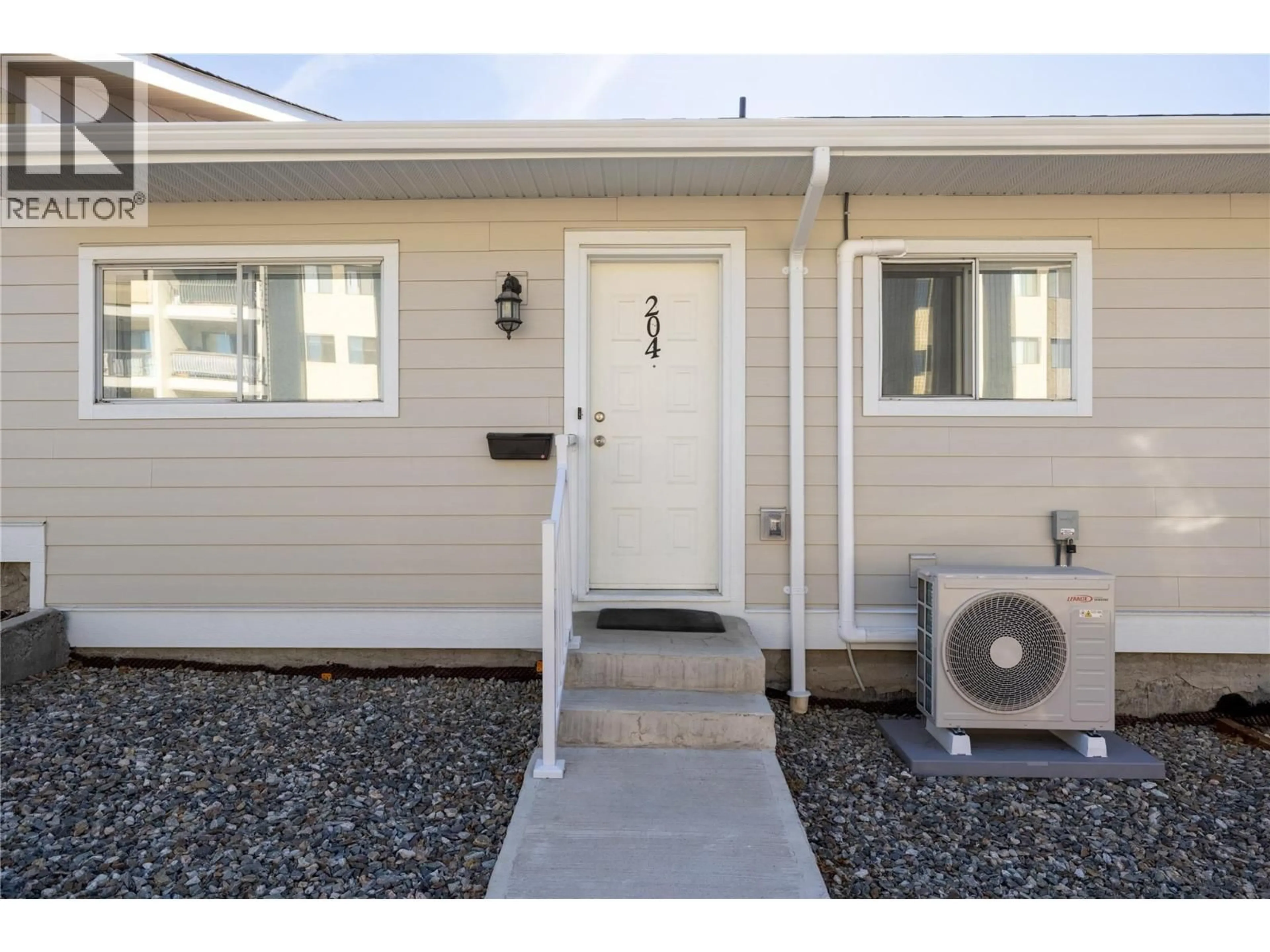 Home with vinyl exterior material, street for 204 - 4004 34 STREET, Vernon British Columbia V1T5Y2