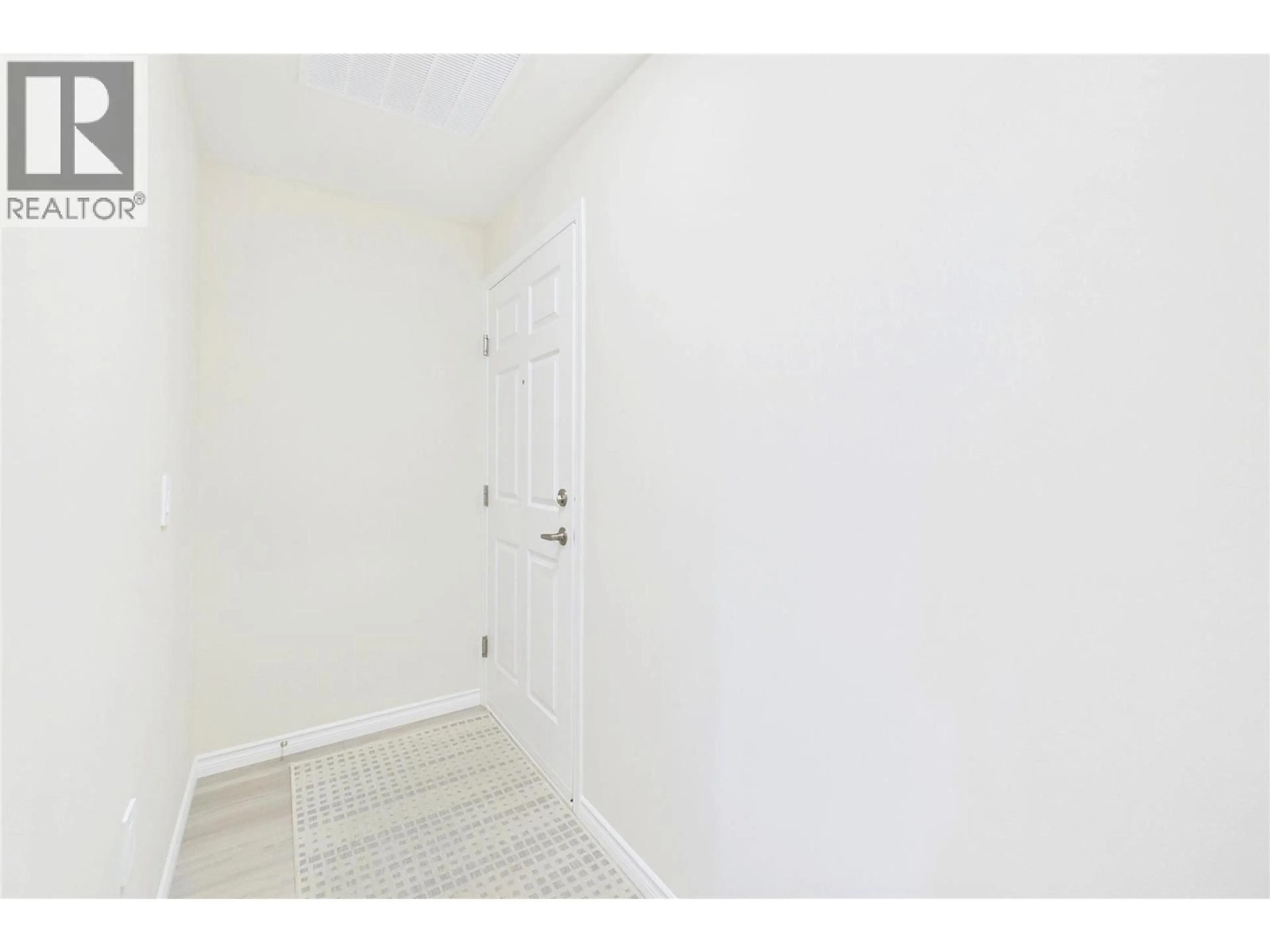 Indoor entryway for 701 - 3362 SKAHA LAKE ROAD, Penticton British Columbia V2A0J4