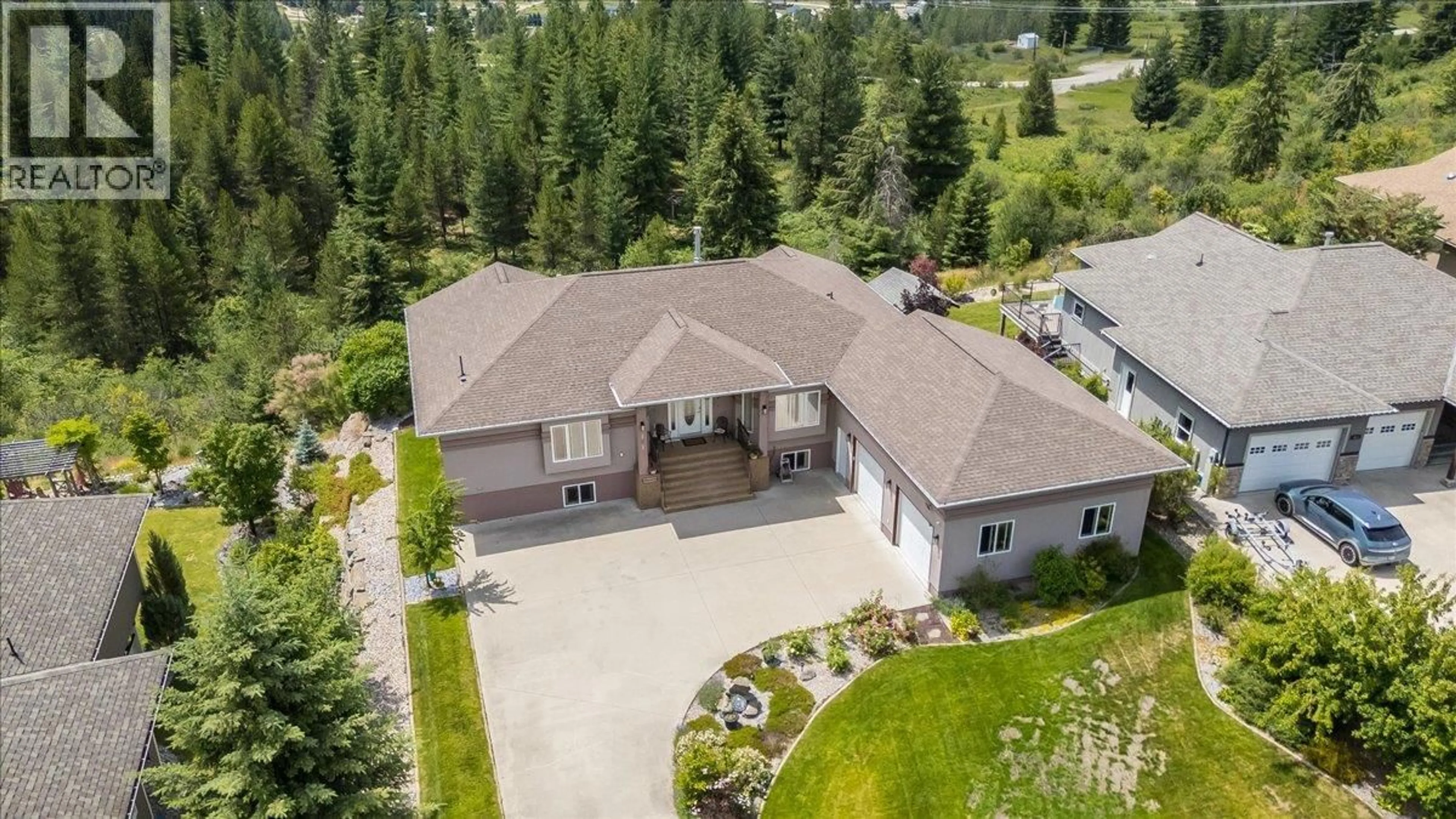 A pic from outside/outdoor area/front of a property/back of a property/a pic from drone, unknown for 1616 TOWER RIDGE ROAD, Castlegar British Columbia V1N4W7