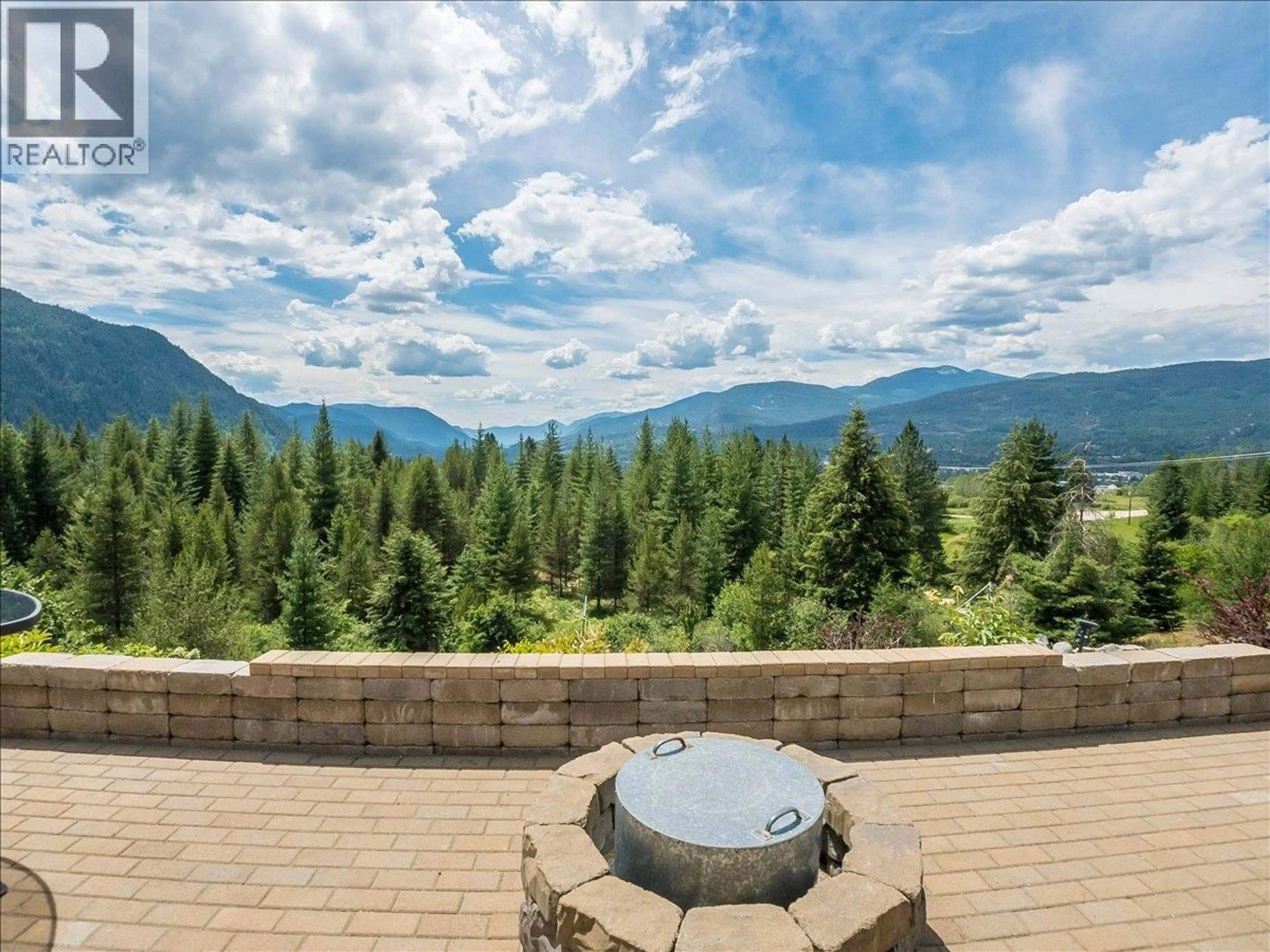 Patio, mountain view for 1616 TOWER RIDGE ROAD, Castlegar British Columbia V1N4W7