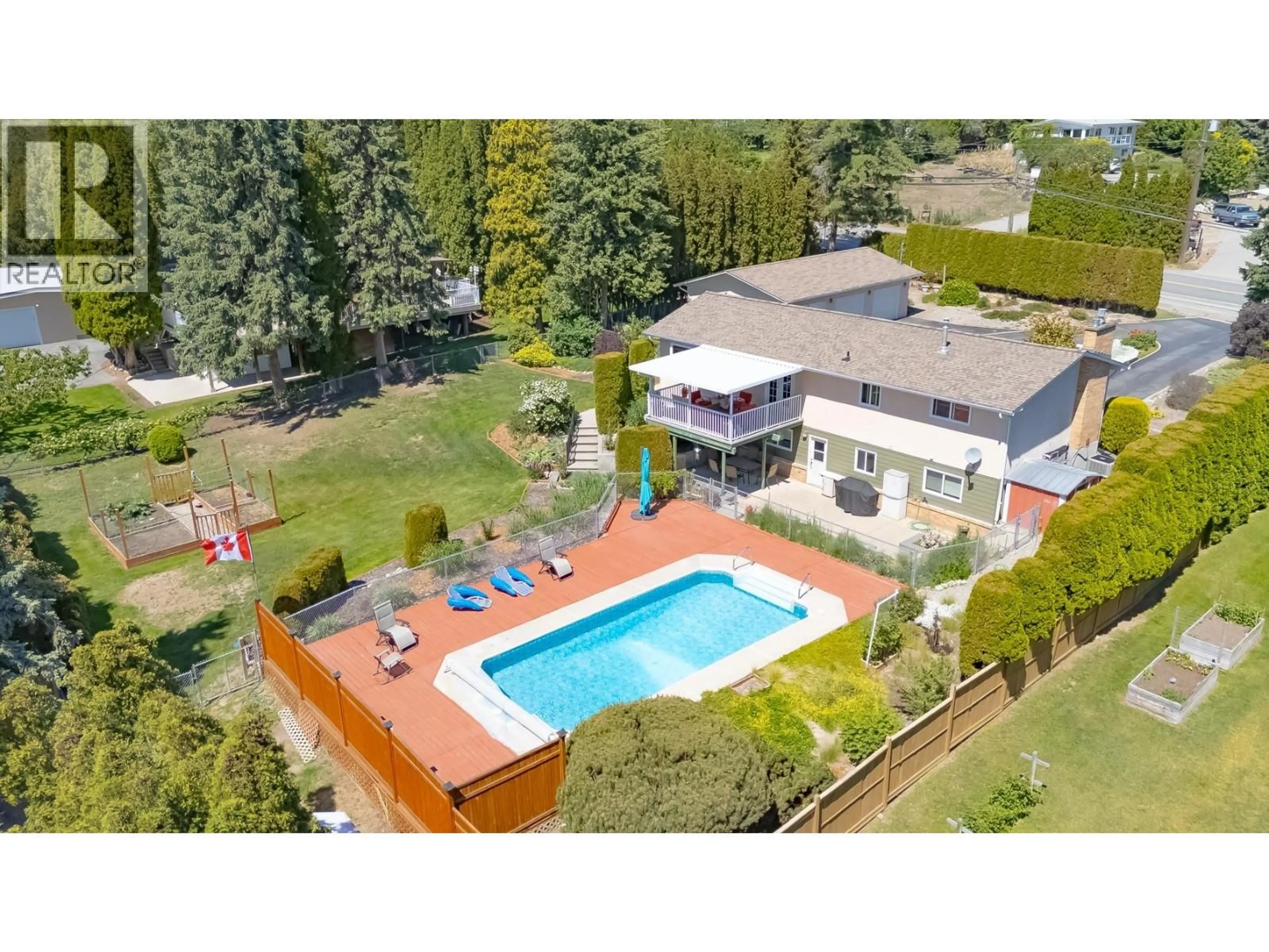 A pic from outside/outdoor area/front of a property/back of a property/a pic from drone, unknown for 709 BARTLETT DRIVE, Penticton British Columbia V2A7K8