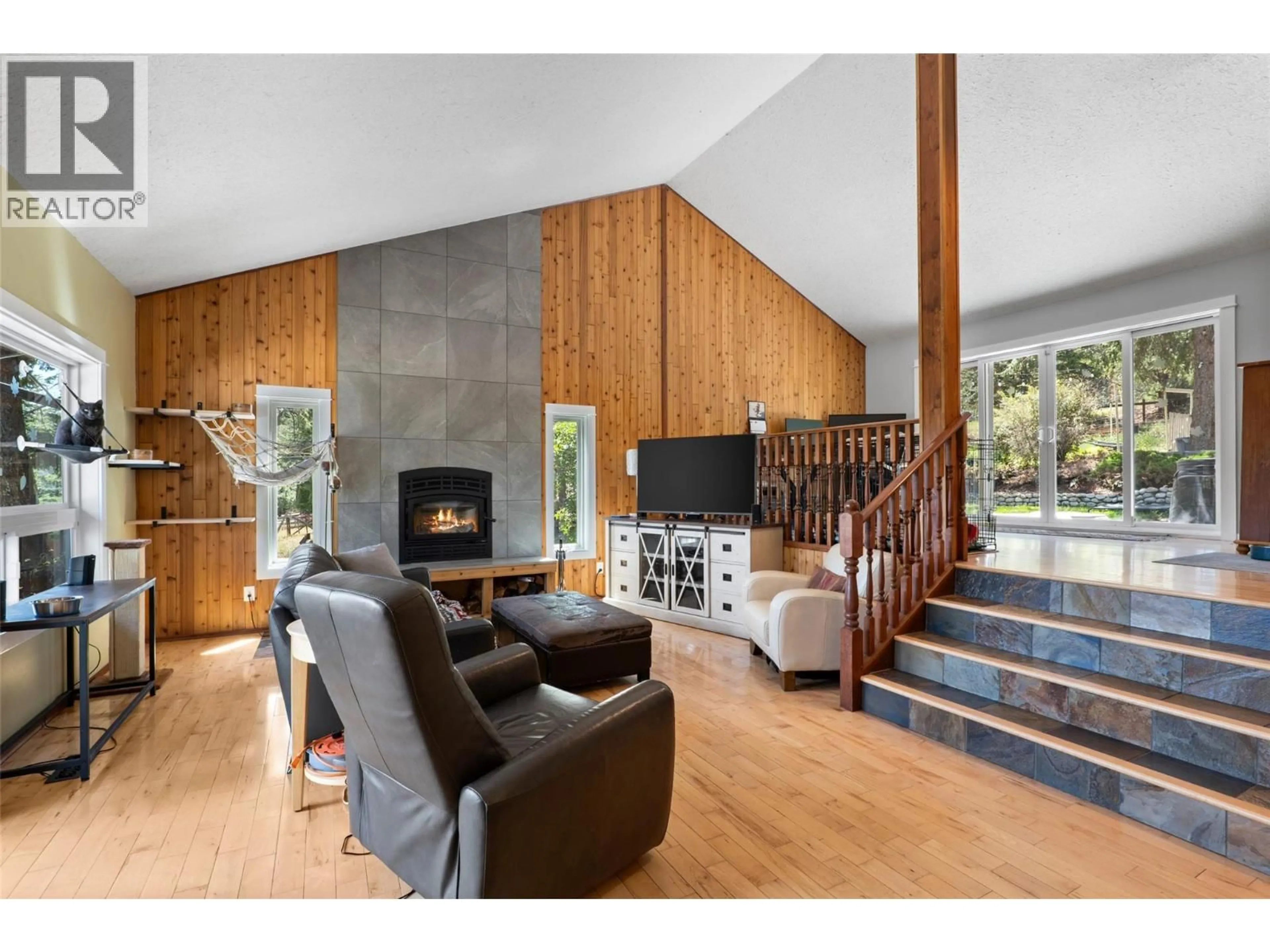 Living room with furniture, wood/laminate floor for 1881 PRATT ROAD, Kamloops British Columbia V2C5J4