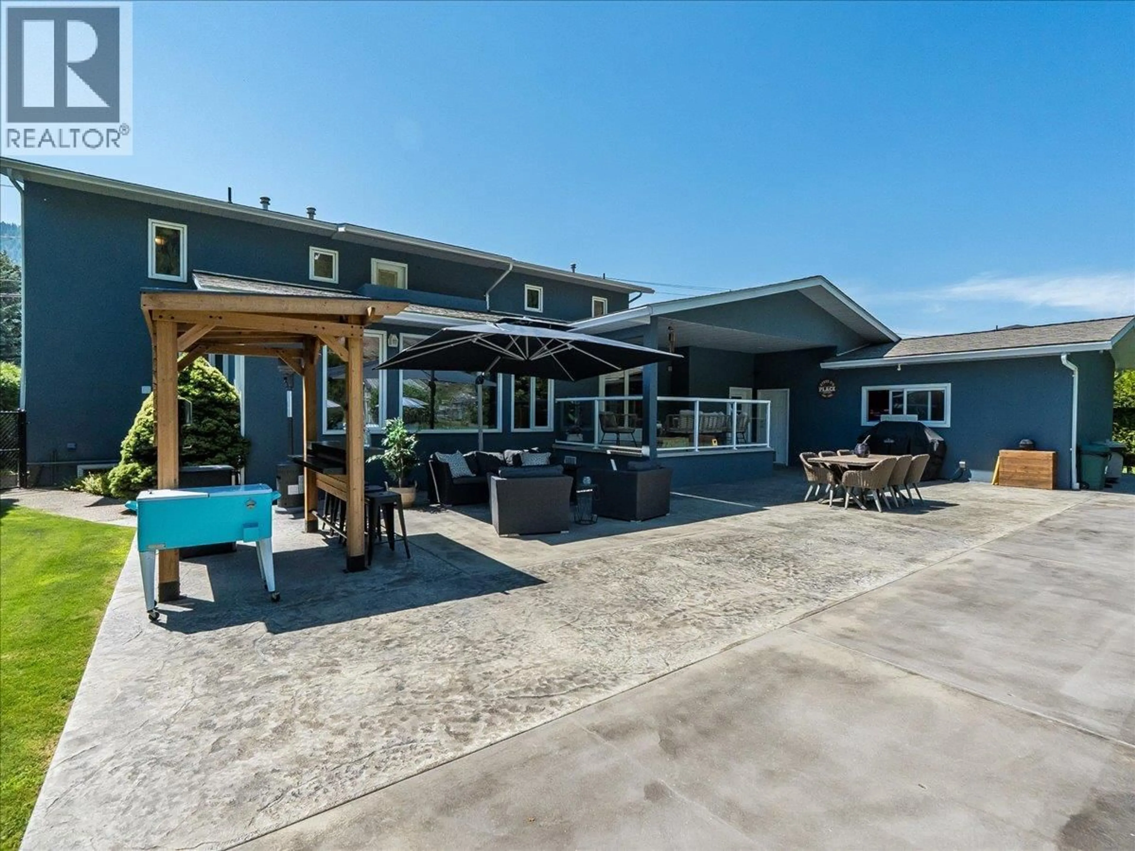 Patio, unknown for 3441 LABURNUM DRIVE, Trail British Columbia V1R2S9